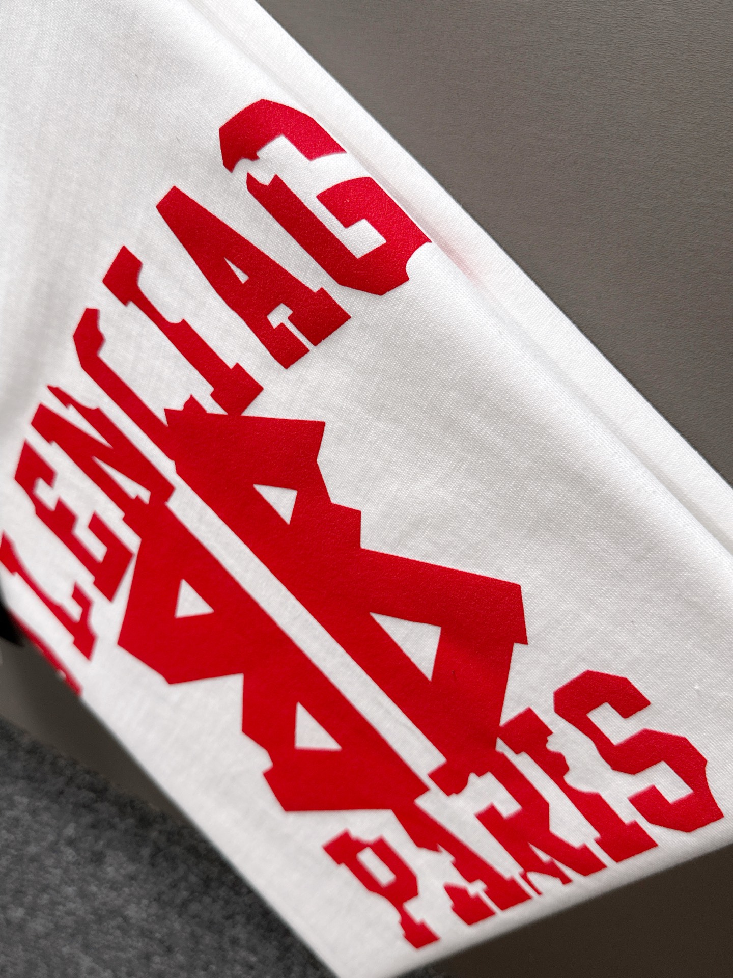  巴黎世家 2025春夏新款男女同款👫短袖T恤，！定制专属纯棉面料，定制原版工艺螺纹，胸前重工字母log