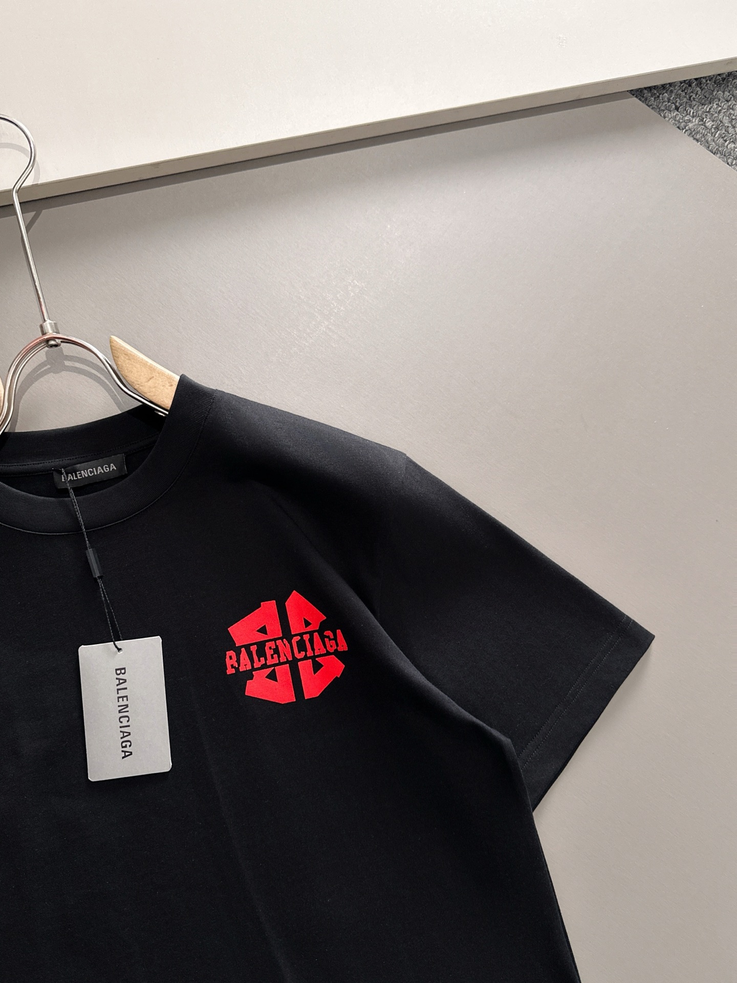  巴黎世家 2025春夏新款男女同款👫短袖T恤，！定制专属纯棉面料，定制原版工艺螺纹，胸前重工字母log