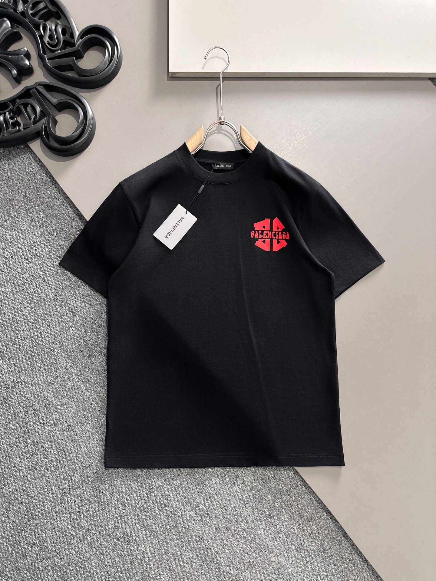  巴黎世家 2025春夏新款男女同款👫短袖T恤，！定制专属纯棉面料，定制原版工艺螺纹，胸前重工字母log