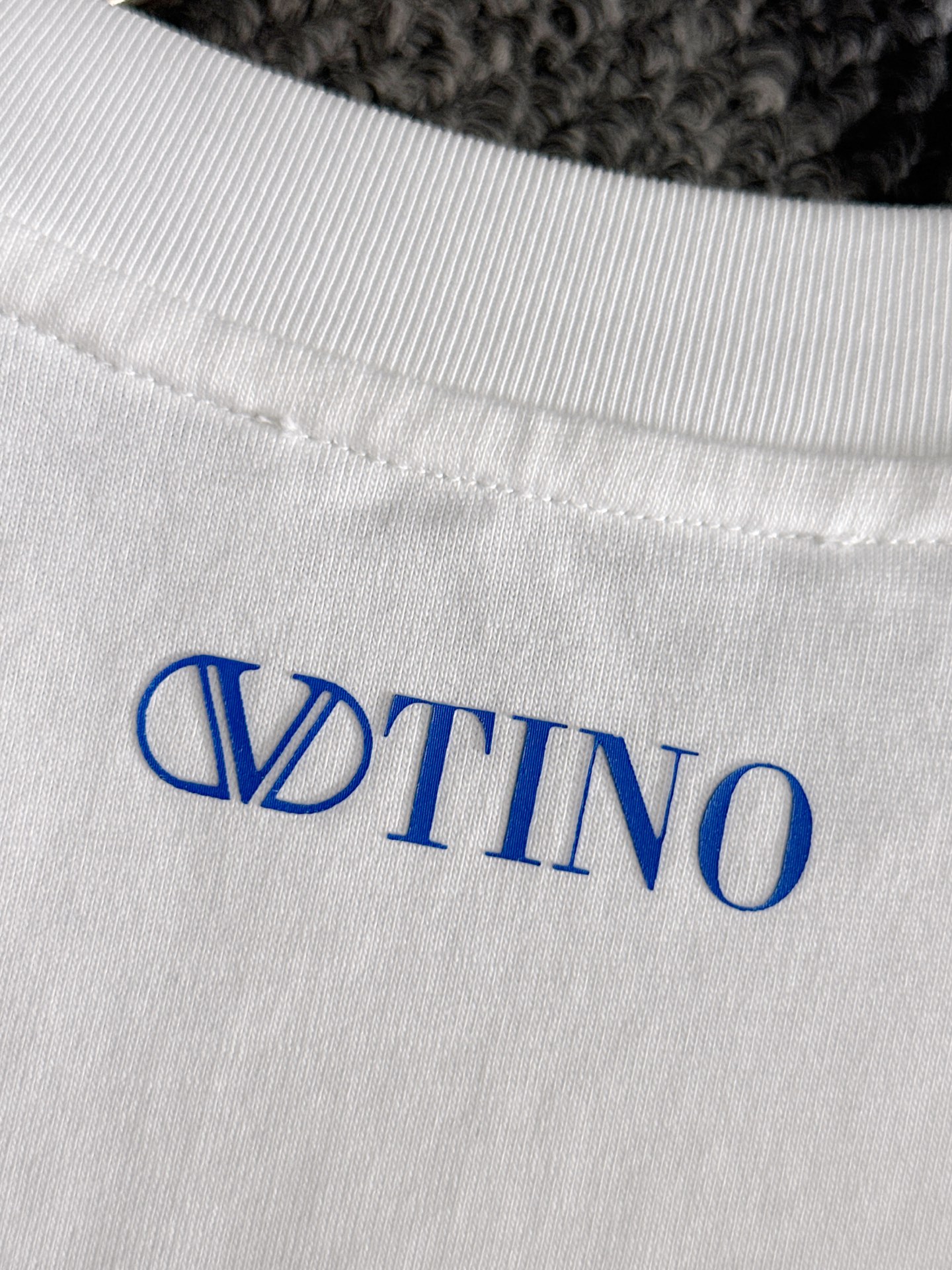  华伦天奴 2025春夏新款男女同款👫短袖T恤，！定制专属纯棉面料，定制原版工艺螺纹，胸前重工字母log