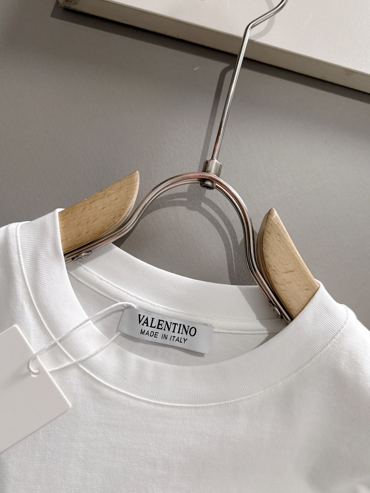  华伦天奴 2025春夏新款男女同款👫短袖T恤，！定制专属纯棉面料，定制原版工艺螺纹，胸前重工字母log