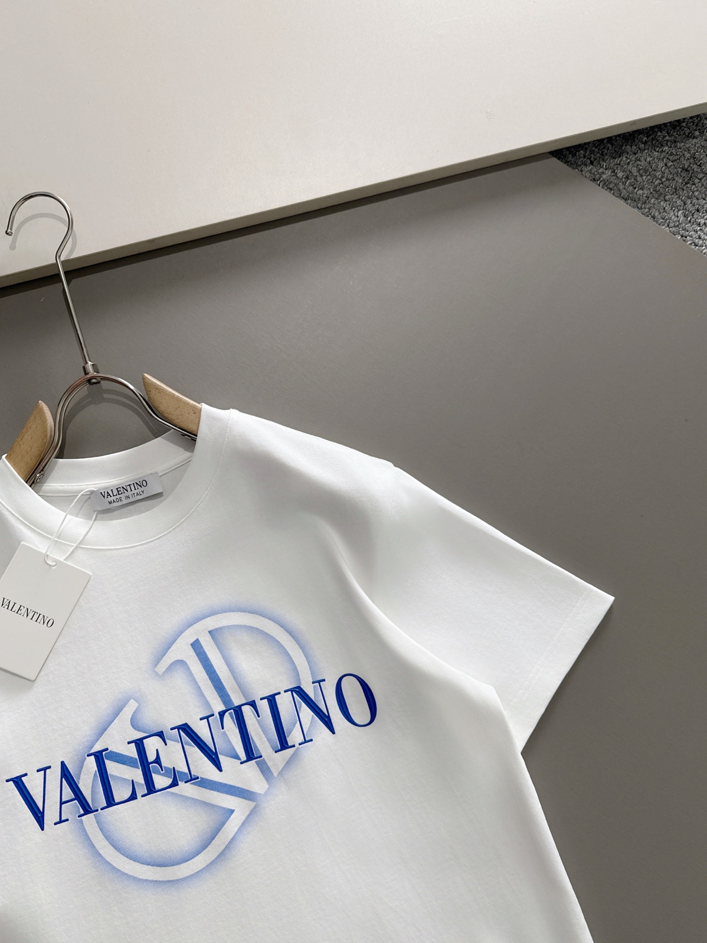  华伦天奴 2025春夏新款男女同款👫短袖T恤，！定制专属纯棉面料，定制原版工艺螺纹，胸前重工字母log