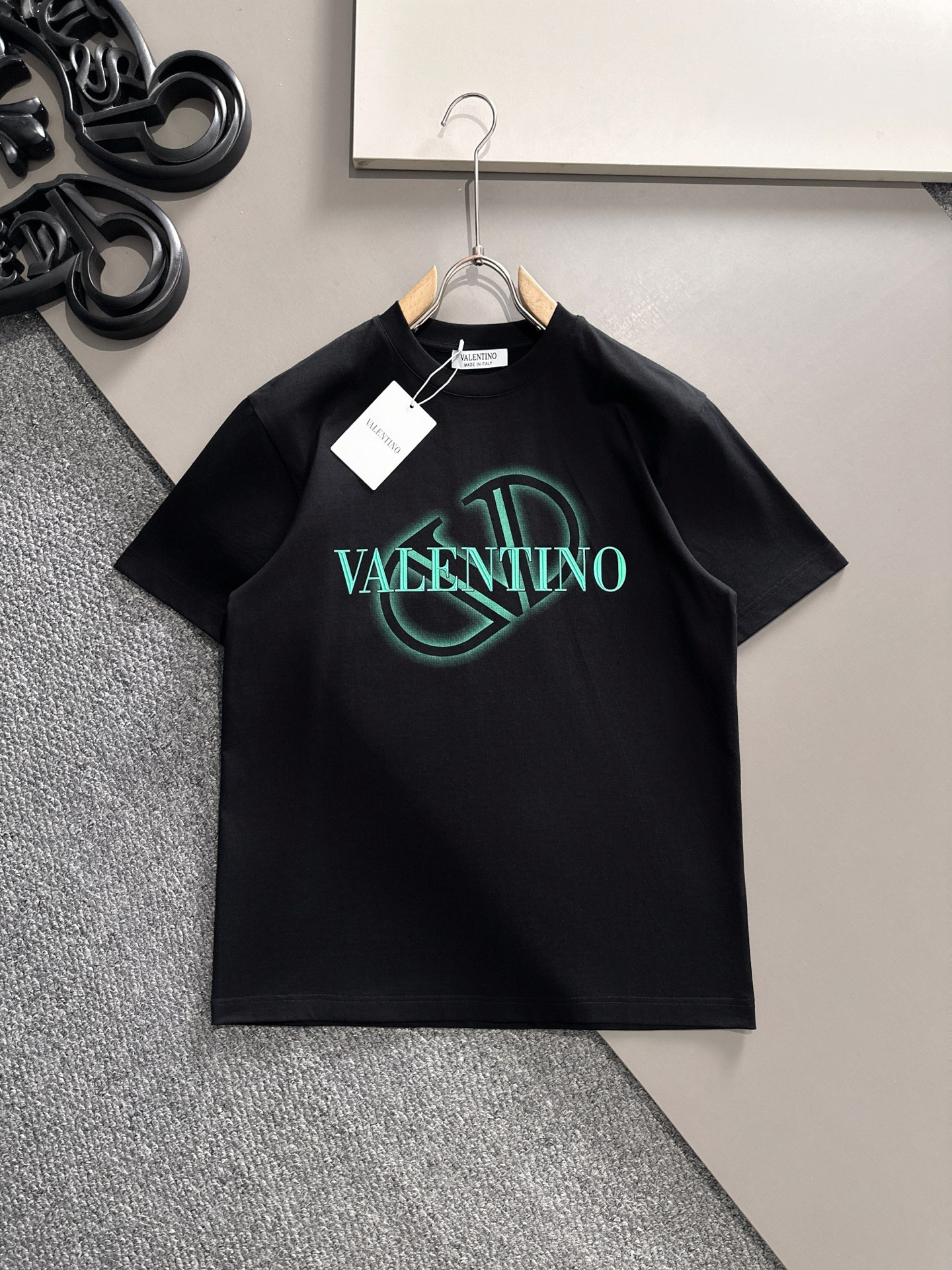  华伦天奴 2025春夏新款男女同款👫短袖T恤，！定制专属纯棉面料，定制原版工艺螺纹，胸前重工字母log