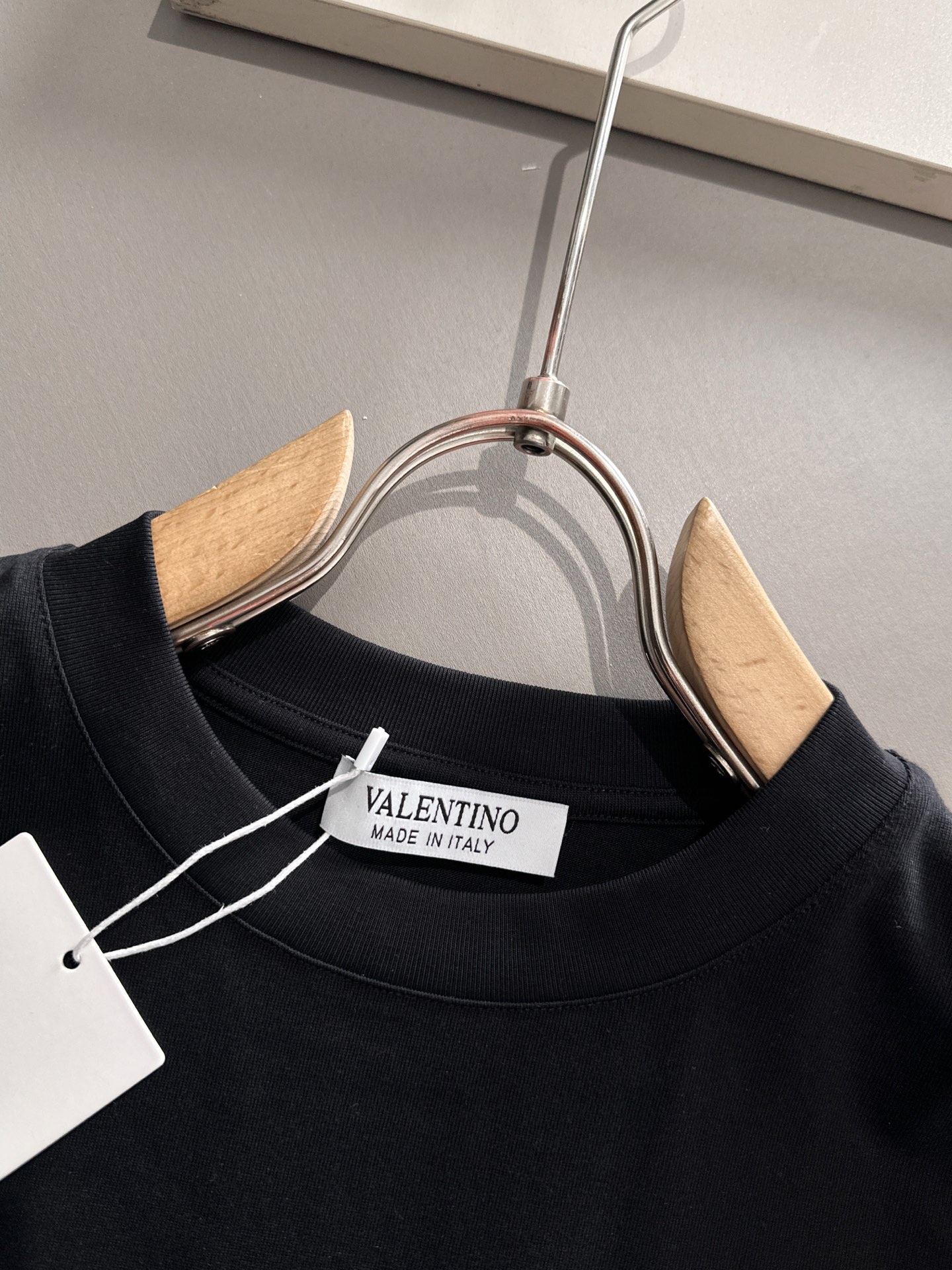  华伦天奴 2025春夏新款男女同款👫短袖T恤，！定制专属纯棉面料，定制原版工艺螺纹，胸前重工字母log