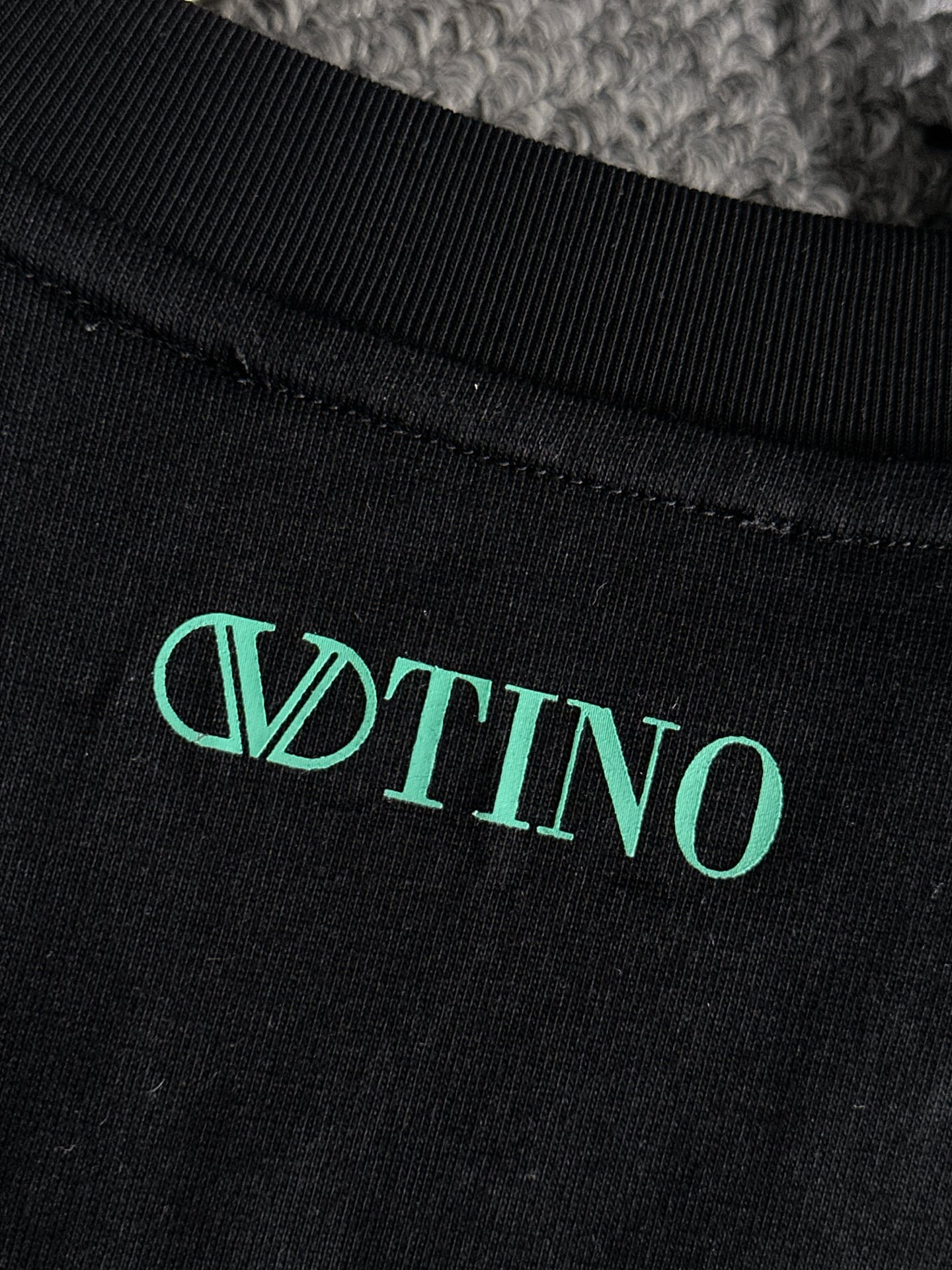  华伦天奴 2025春夏新款男女同款👫短袖T恤，！定制专属纯棉面料，定制原版工艺螺纹，胸前重工字母log