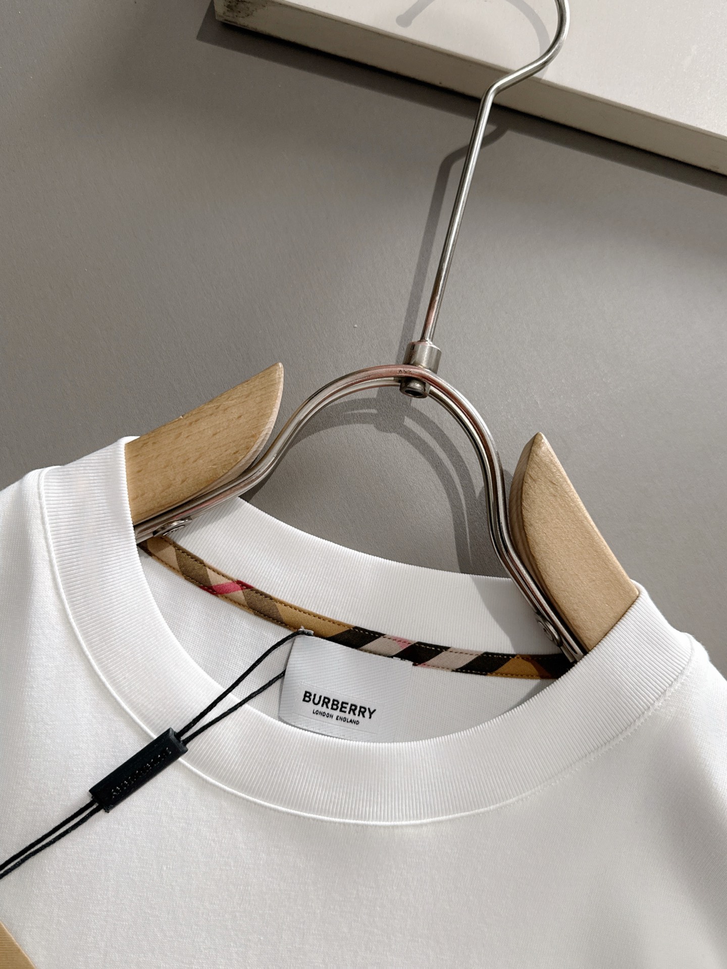  巴宝莉 2025春夏新款男女同款👫短袖T恤，！定制专属纯棉面料，定制原版工艺螺纹，胸前重工字母logo