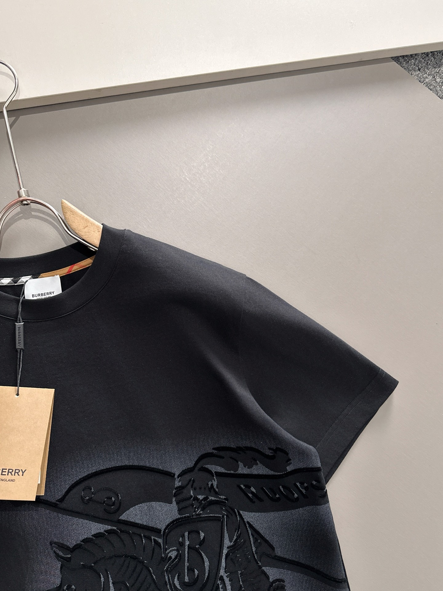  巴宝莉 2025春夏新款男女同款👫短袖T恤，！定制专属纯棉面料，定制原版工艺螺纹，胸前重工字母logo