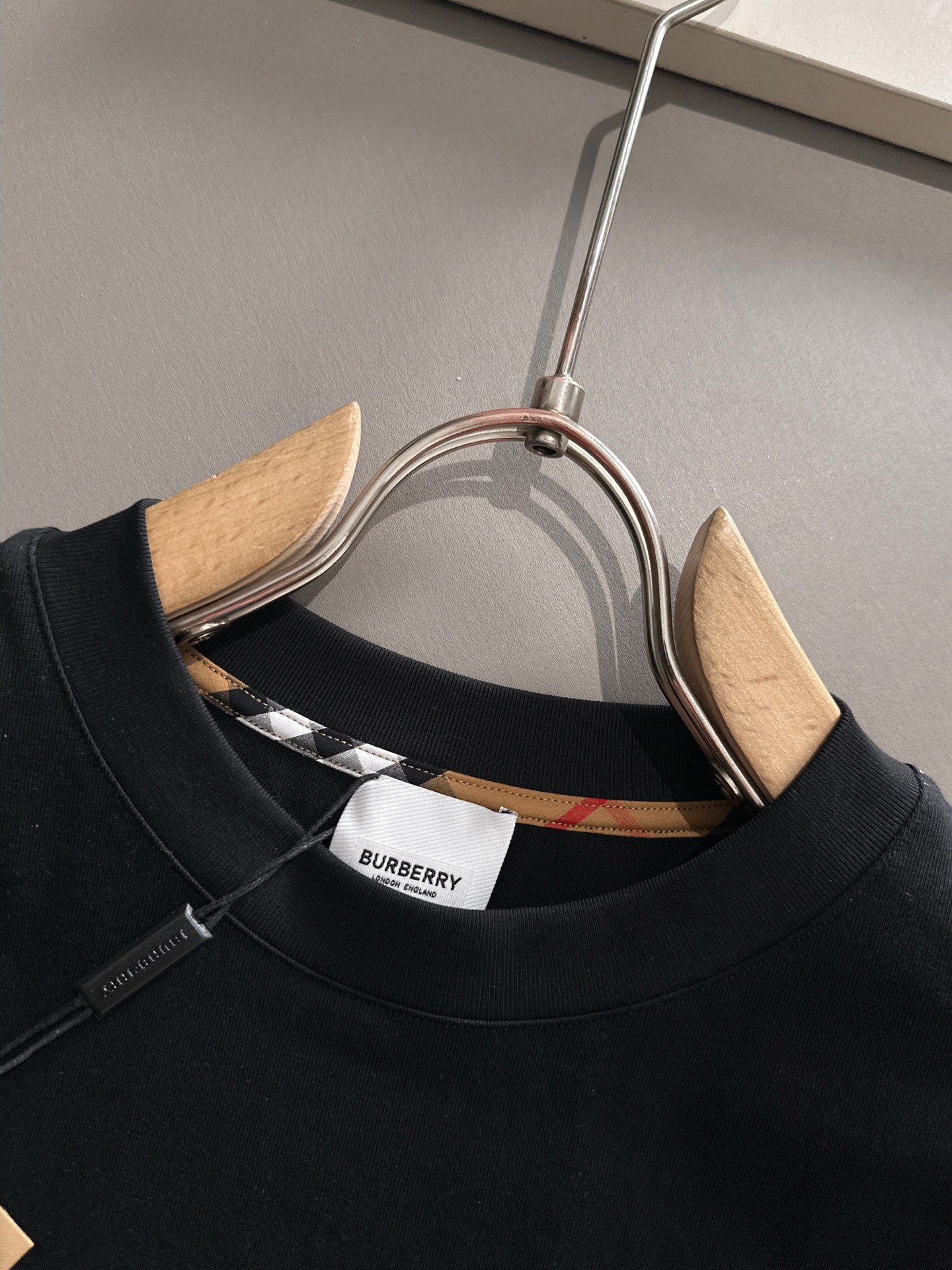  巴宝莉 2025春夏新款男女同款👫短袖T恤，！定制专属纯棉面料，定制原版工艺螺纹，胸前重工字母logo