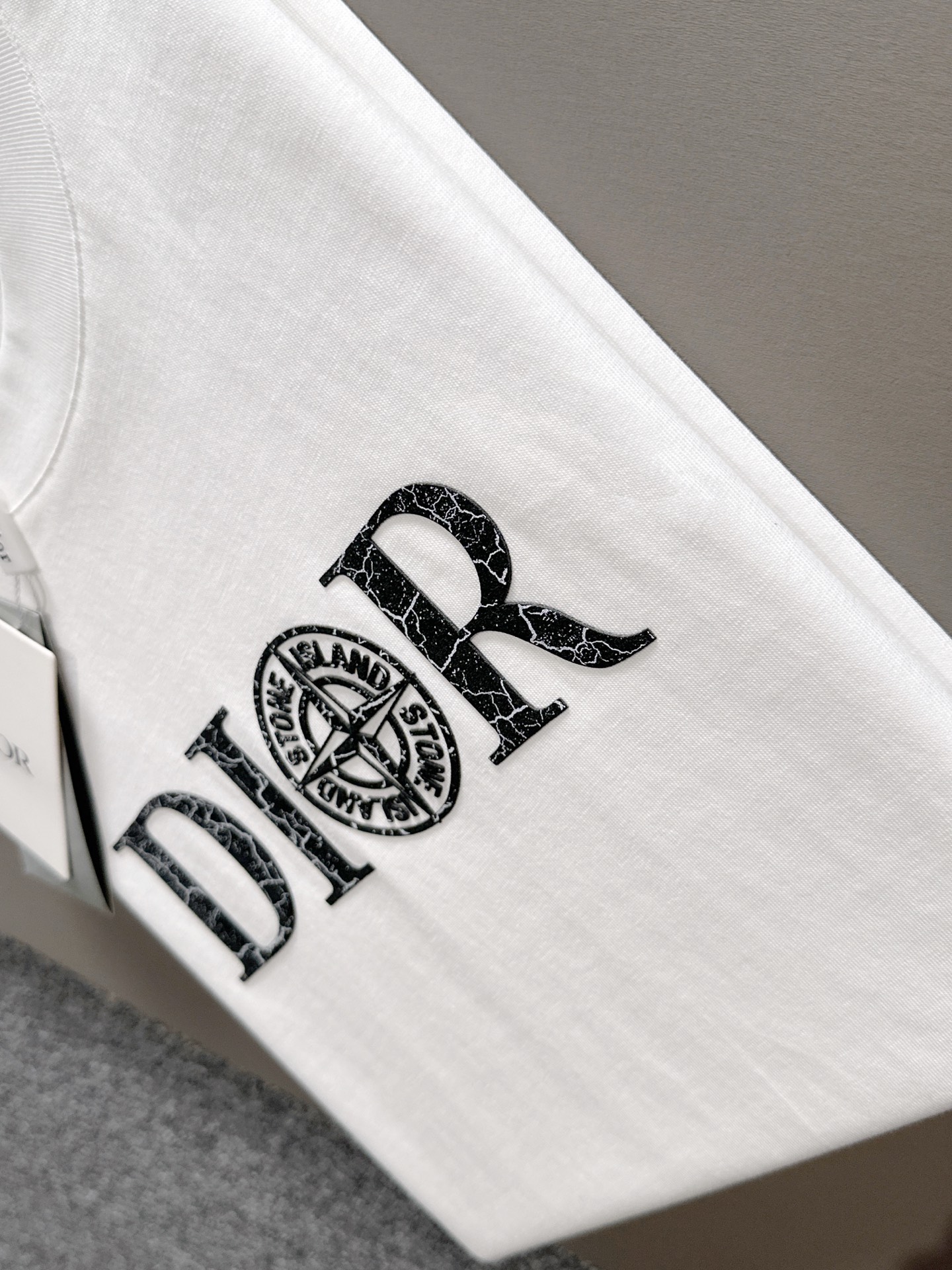  迪奥 2025春夏新款男女同款👫短袖T恤，！定制专属纯棉面料，定制原版工艺螺纹，胸前重工字母logo工