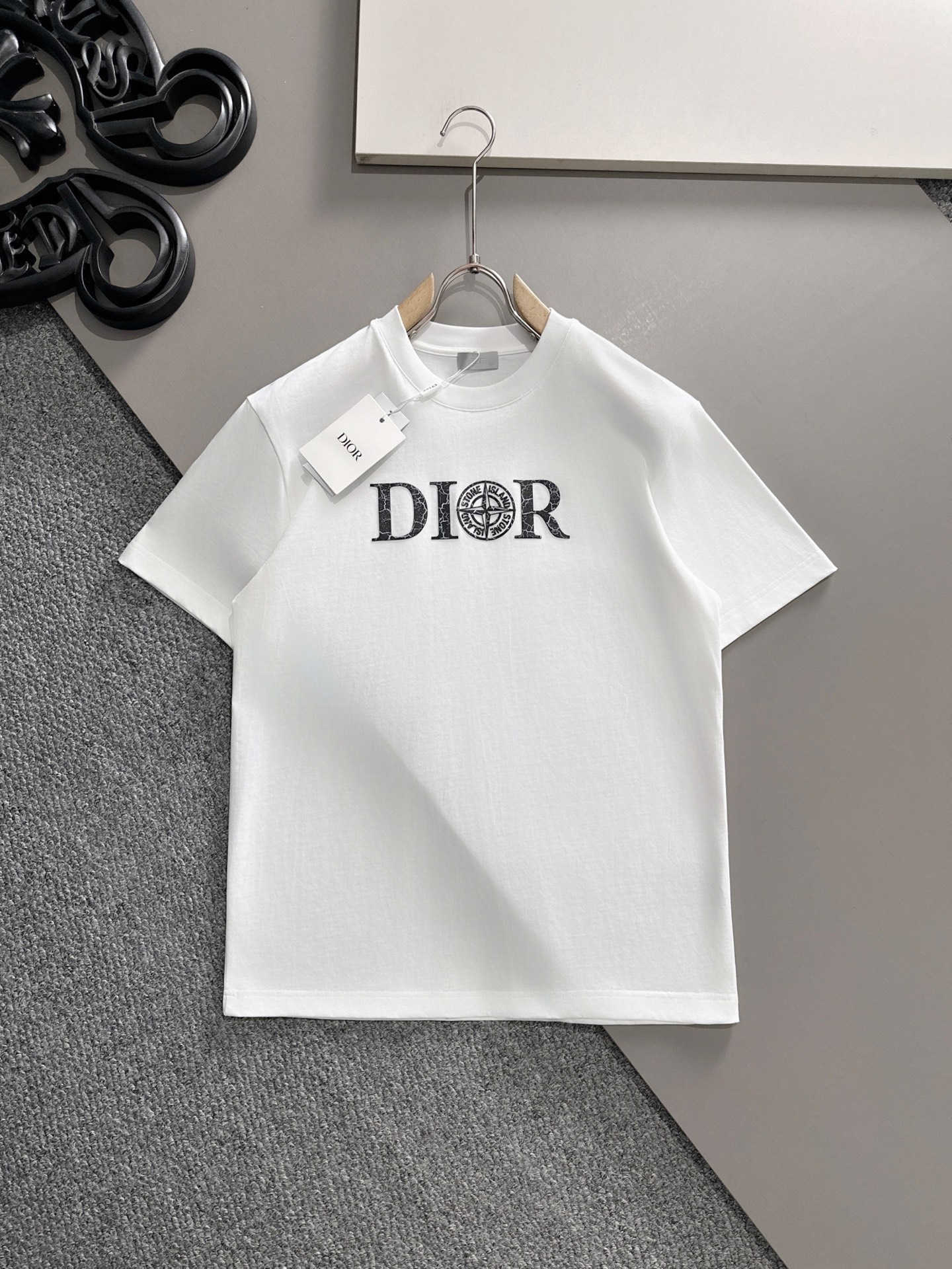  迪奥 2025春夏新款男女同款👫短袖T恤，！定制专属纯棉面料，定制原版工艺螺纹，胸前重工字母logo工