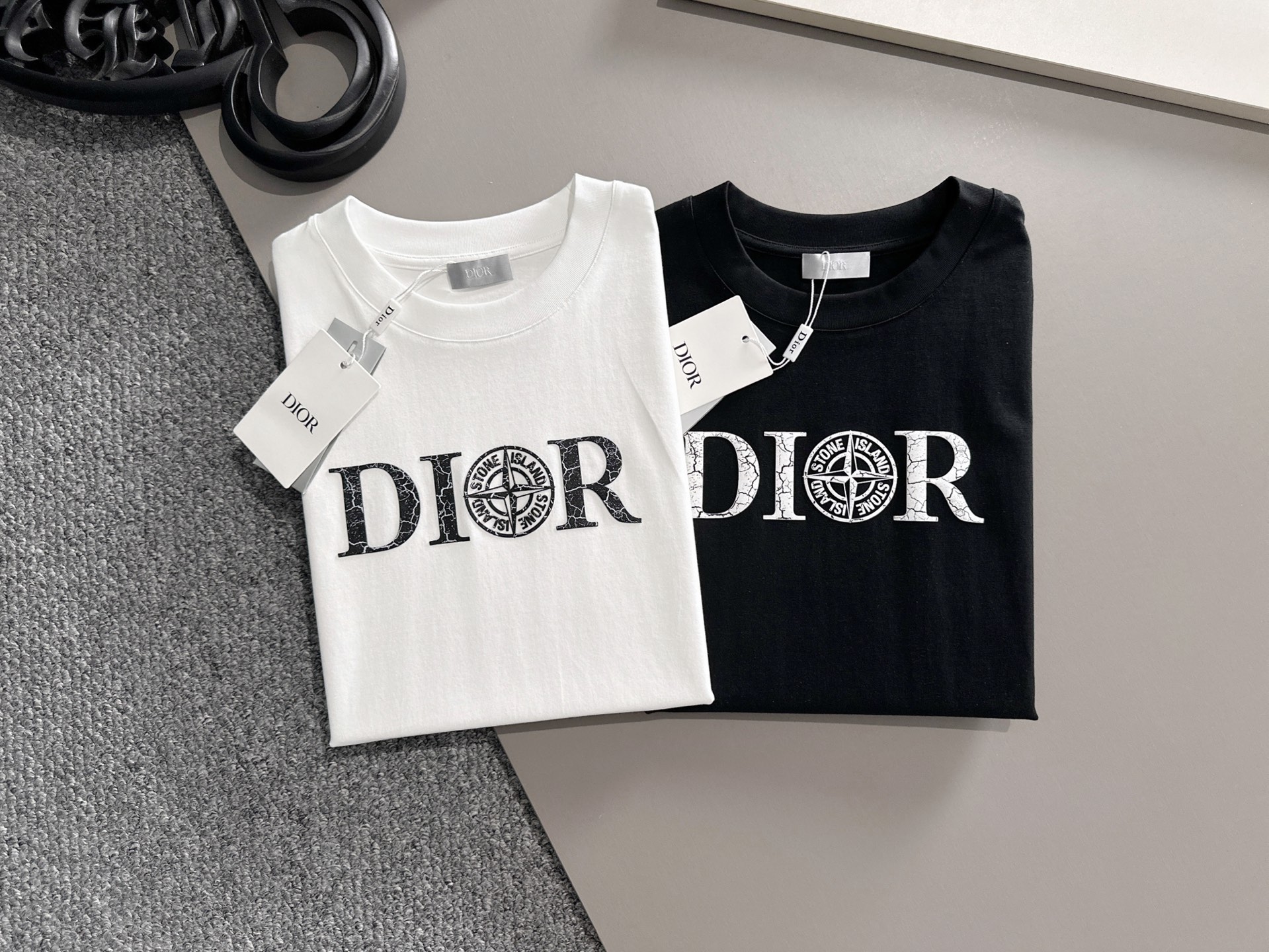  迪奥 2025春夏新款男女同款👫短袖T恤，！定制专属纯棉面料，定制原版工艺螺纹，胸前重工字母logo工