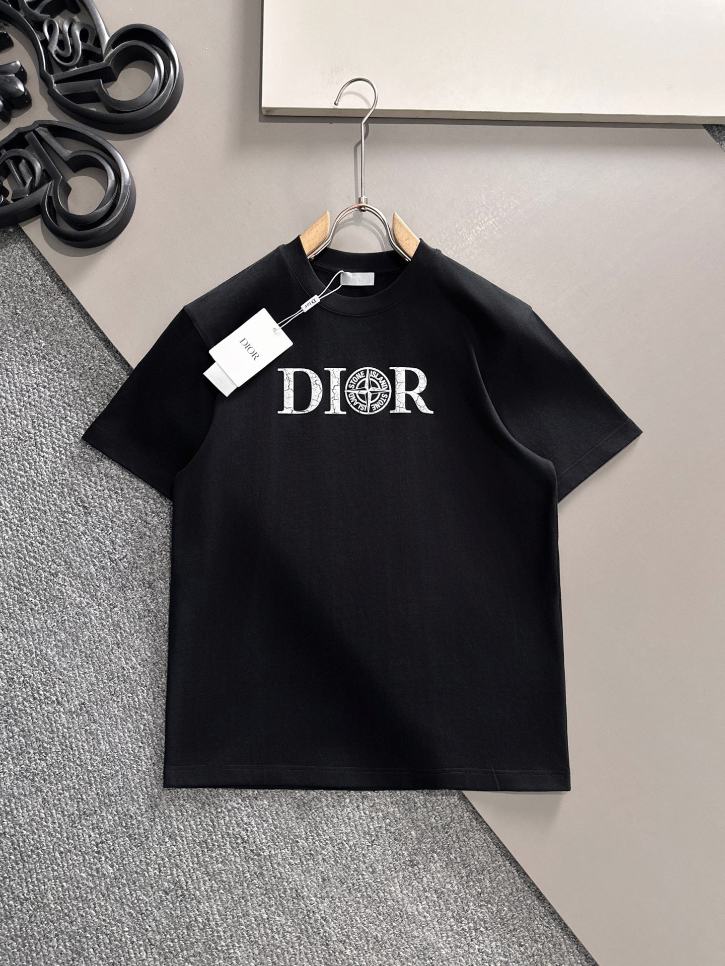  迪奥 2025春夏新款男女同款👫短袖T恤，！定制专属纯棉面料，定制原版工艺螺纹，胸前重工字母logo工