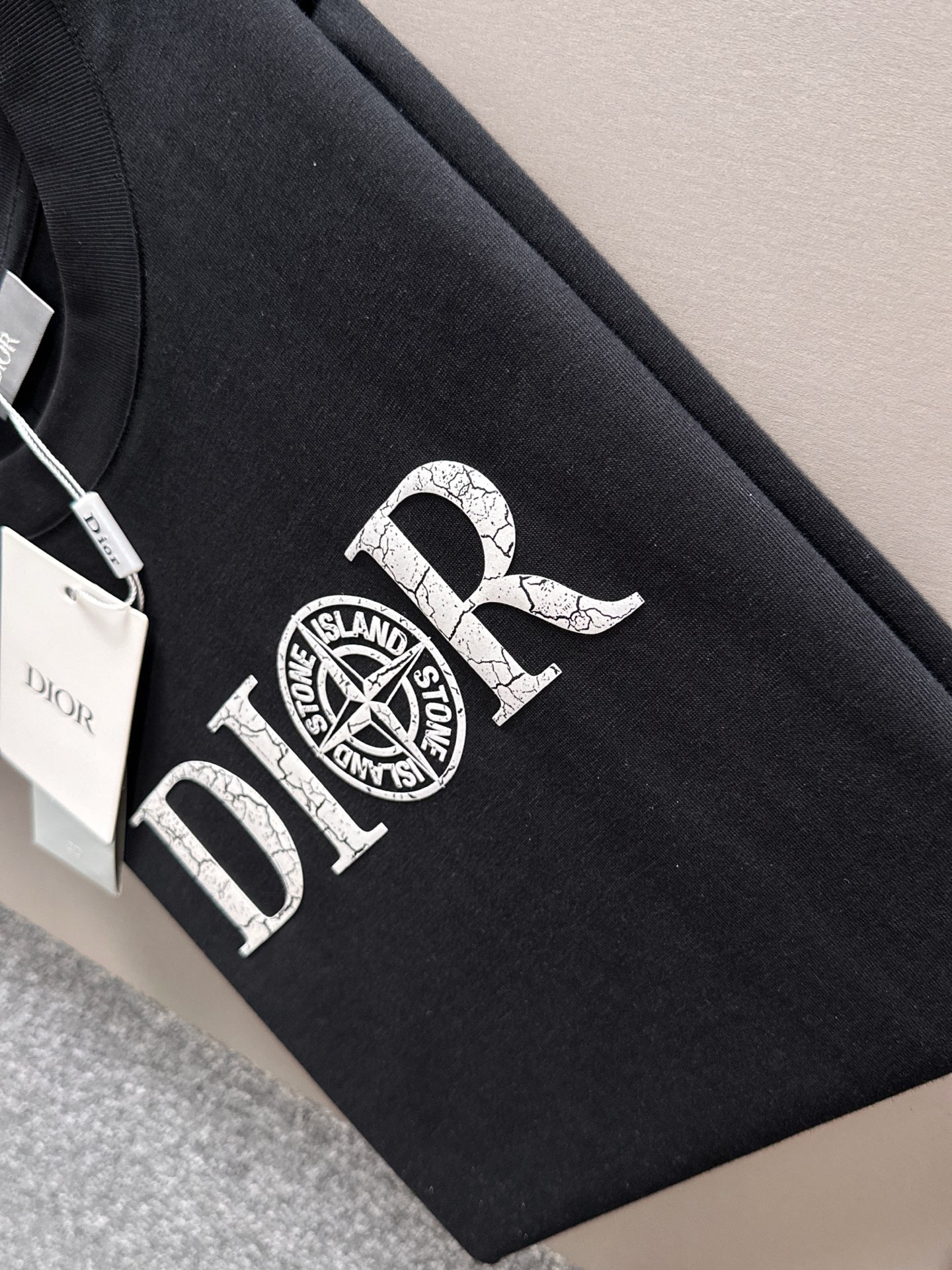  迪奥 2025春夏新款男女同款👫短袖T恤，！定制专属纯棉面料，定制原版工艺螺纹，胸前重工字母logo工