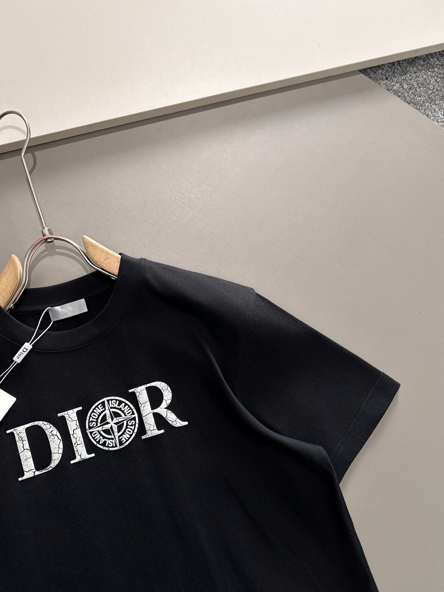  迪奥 2025春夏新款男女同款👫短袖T恤，！定制专属纯棉面料，定制原版工艺螺纹，胸前重工字母logo工