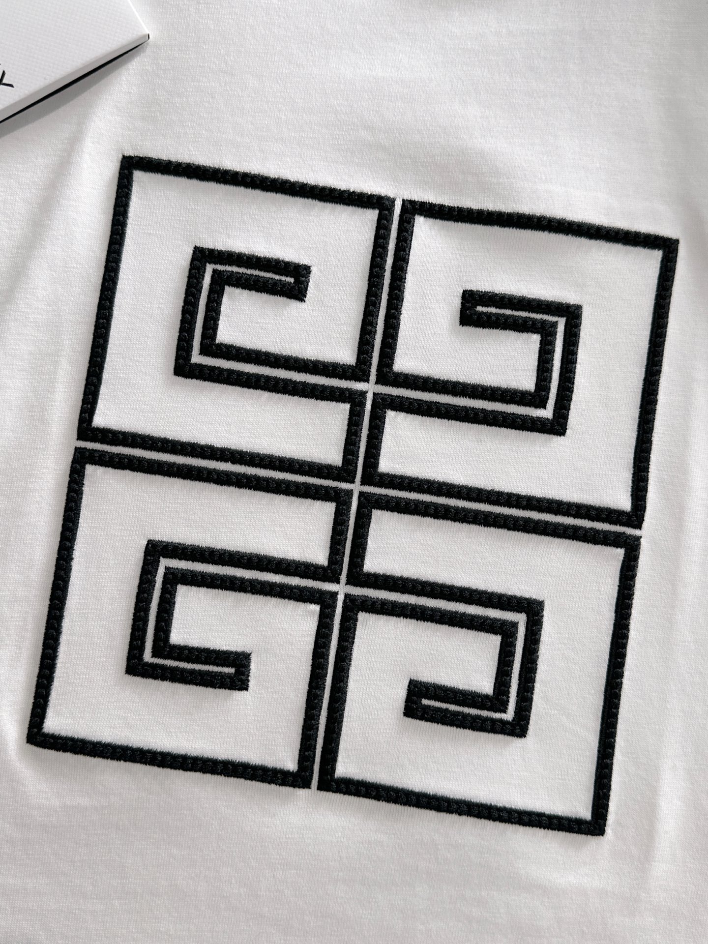  纪梵希 2025春夏新款男女同款👫短袖T恤，！定制专属纯棉面料，定制原版工艺螺纹，胸前重工字母logo