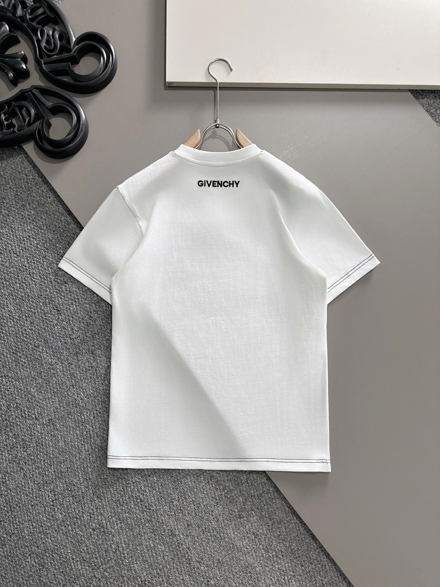  纪梵希 2025春夏新款男女同款👫短袖T恤，！定制专属纯棉面料，定制原版工艺螺纹，胸前重工字母logo