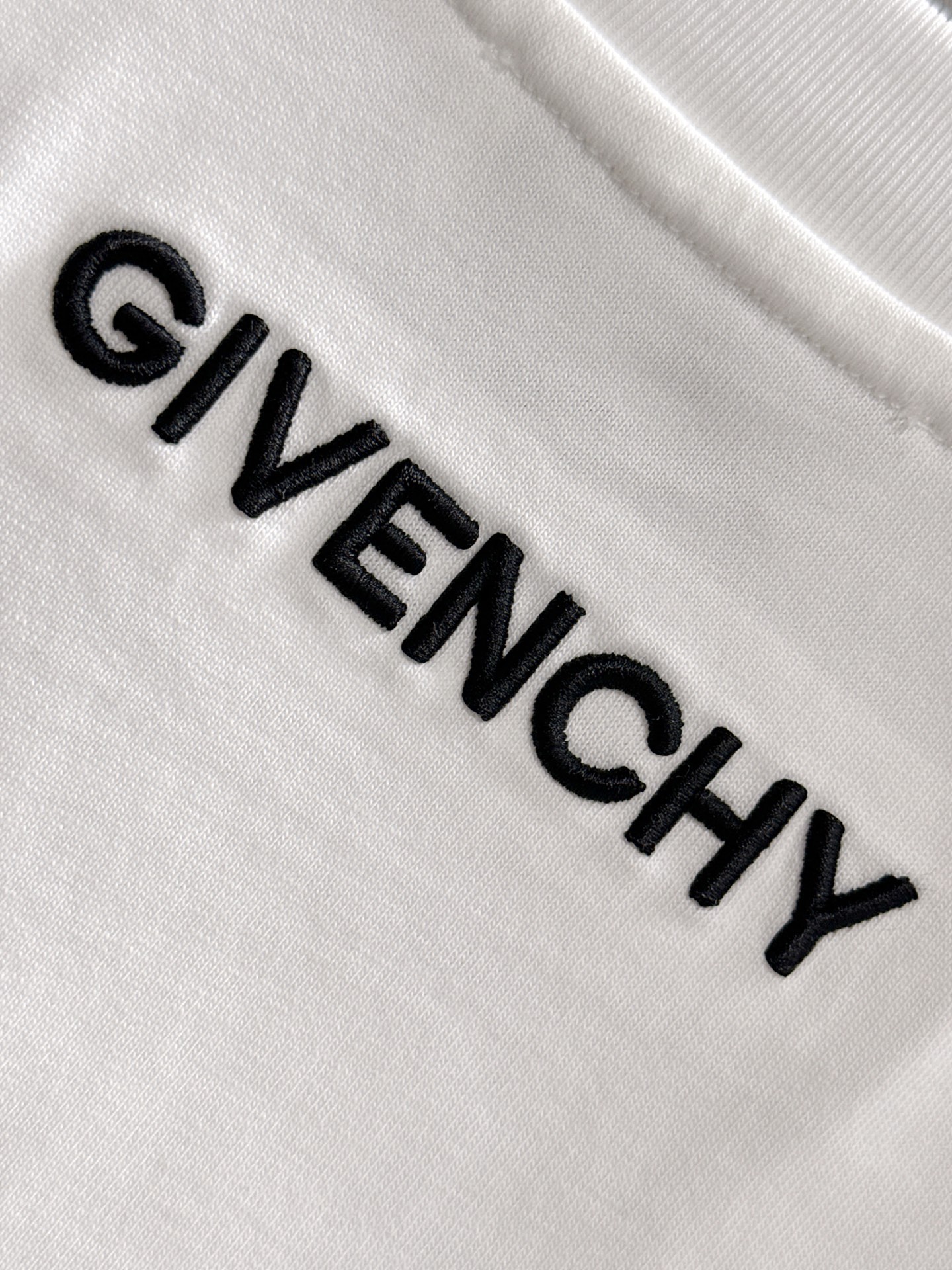  纪梵希 2025春夏新款男女同款👫短袖T恤，！定制专属纯棉面料，定制原版工艺螺纹，胸前重工字母logo