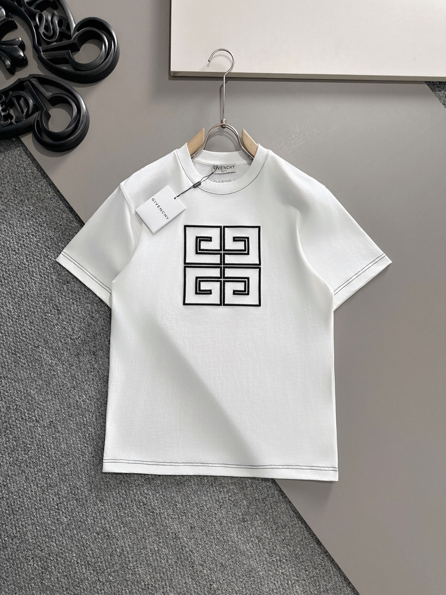  纪梵希 2025春夏新款男女同款👫短袖T恤，！定制专属纯棉面料，定制原版工艺螺纹，胸前重工字母logo