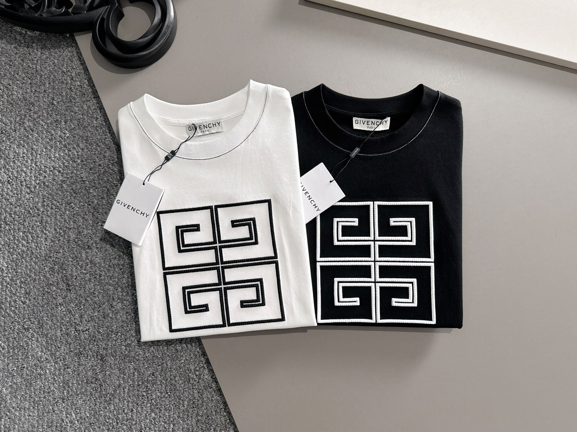  纪梵希 2025春夏新款男女同款👫短袖T恤，！定制专属纯棉面料，定制原版工艺螺纹，胸前重工字母logo