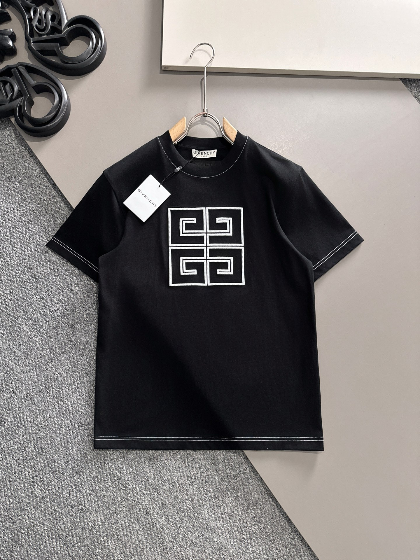  纪梵希 2025春夏新款男女同款👫短袖T恤，！定制专属纯棉面料，定制原版工艺螺纹，胸前重工字母logo