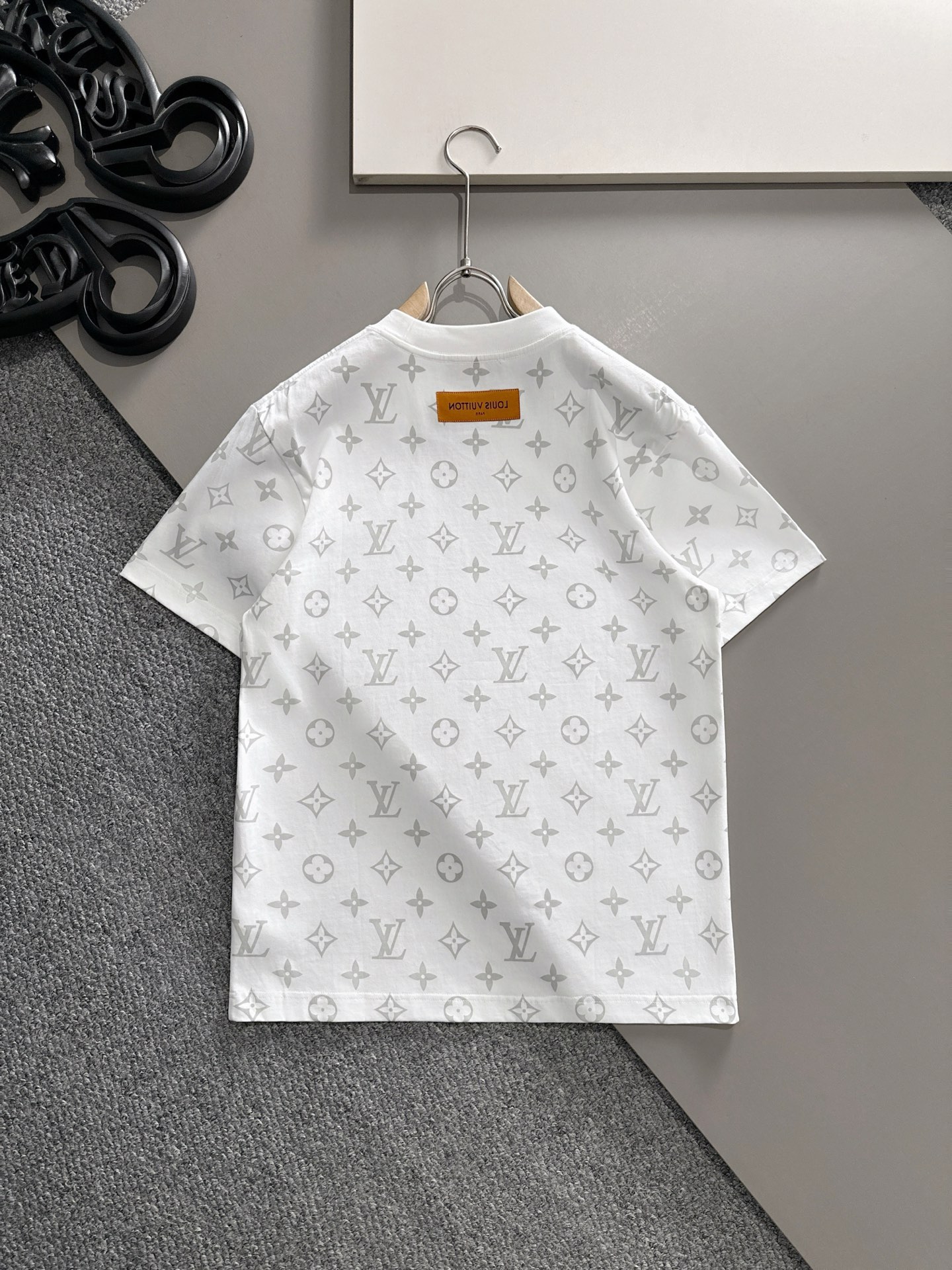  LV 2025春夏新款男女同款👫短袖T恤，！定制专属纯棉面料，定制原版工艺螺纹，胸前重工字母logo工