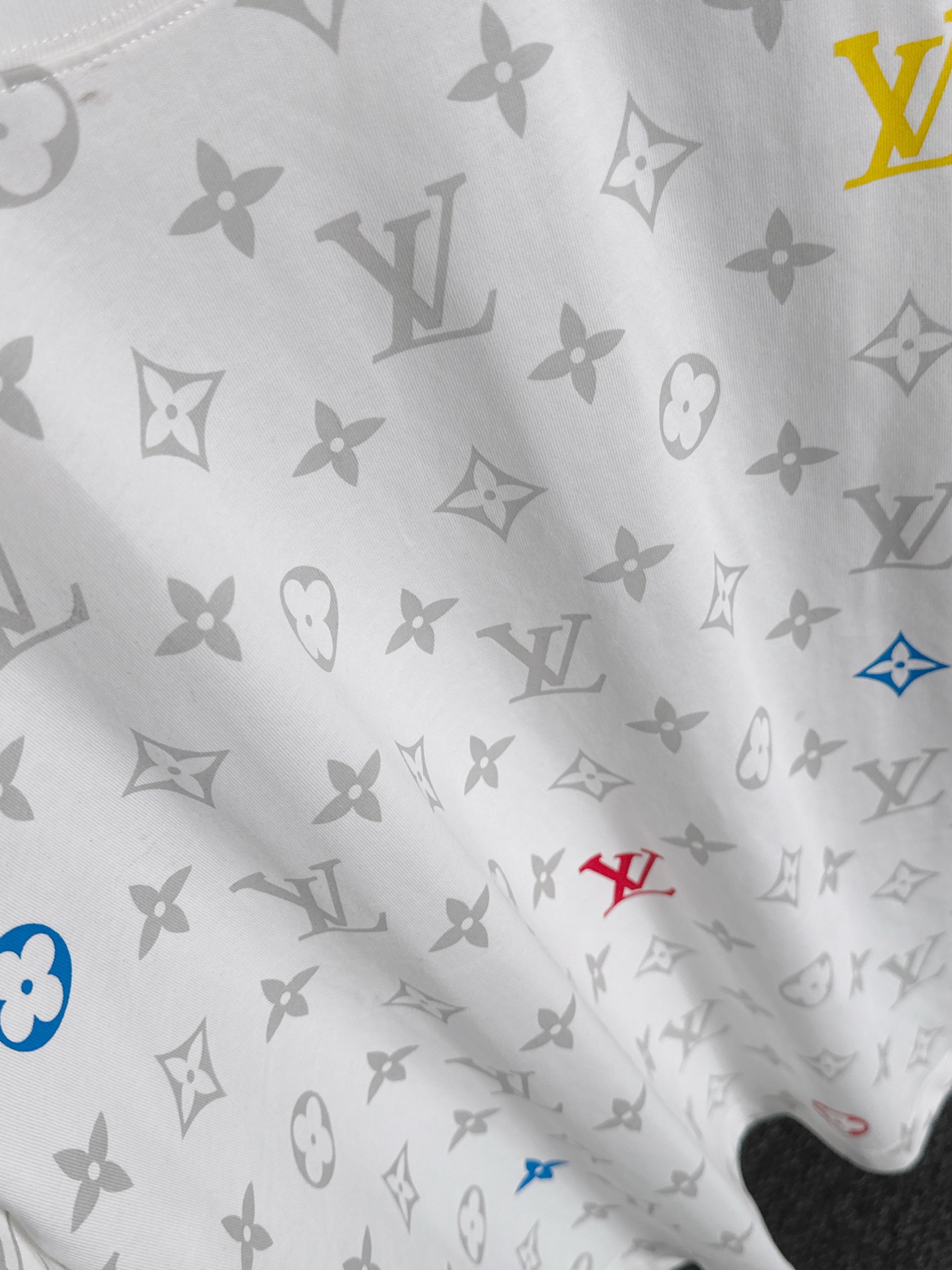  LV 2025春夏新款男女同款👫短袖T恤，！定制专属纯棉面料，定制原版工艺螺纹，胸前重工字母logo工