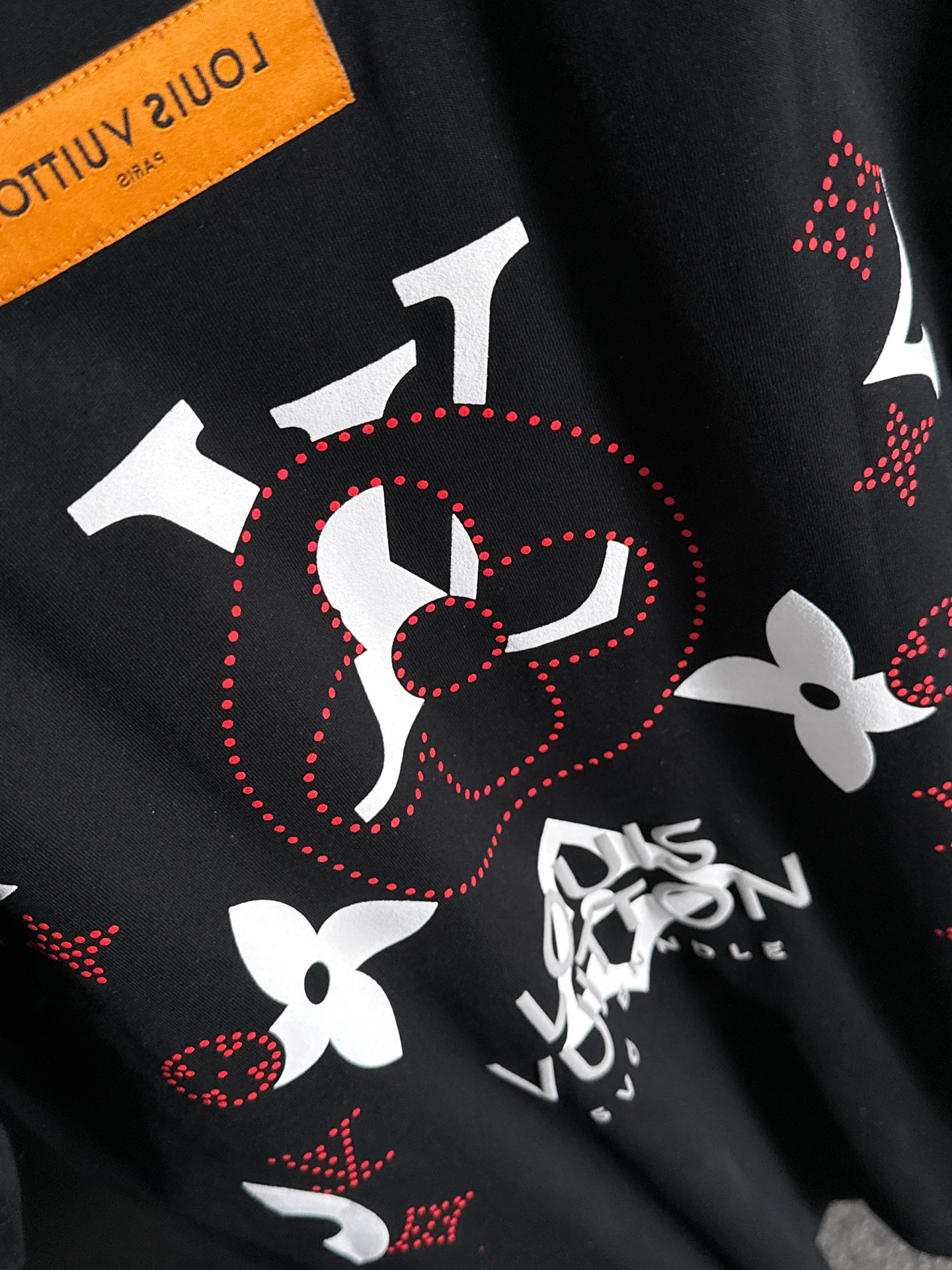  LV 2025春夏新款男女同款👫短袖T恤，！定制专属纯棉面料，定制原版工艺螺纹，胸前重工字母logo工