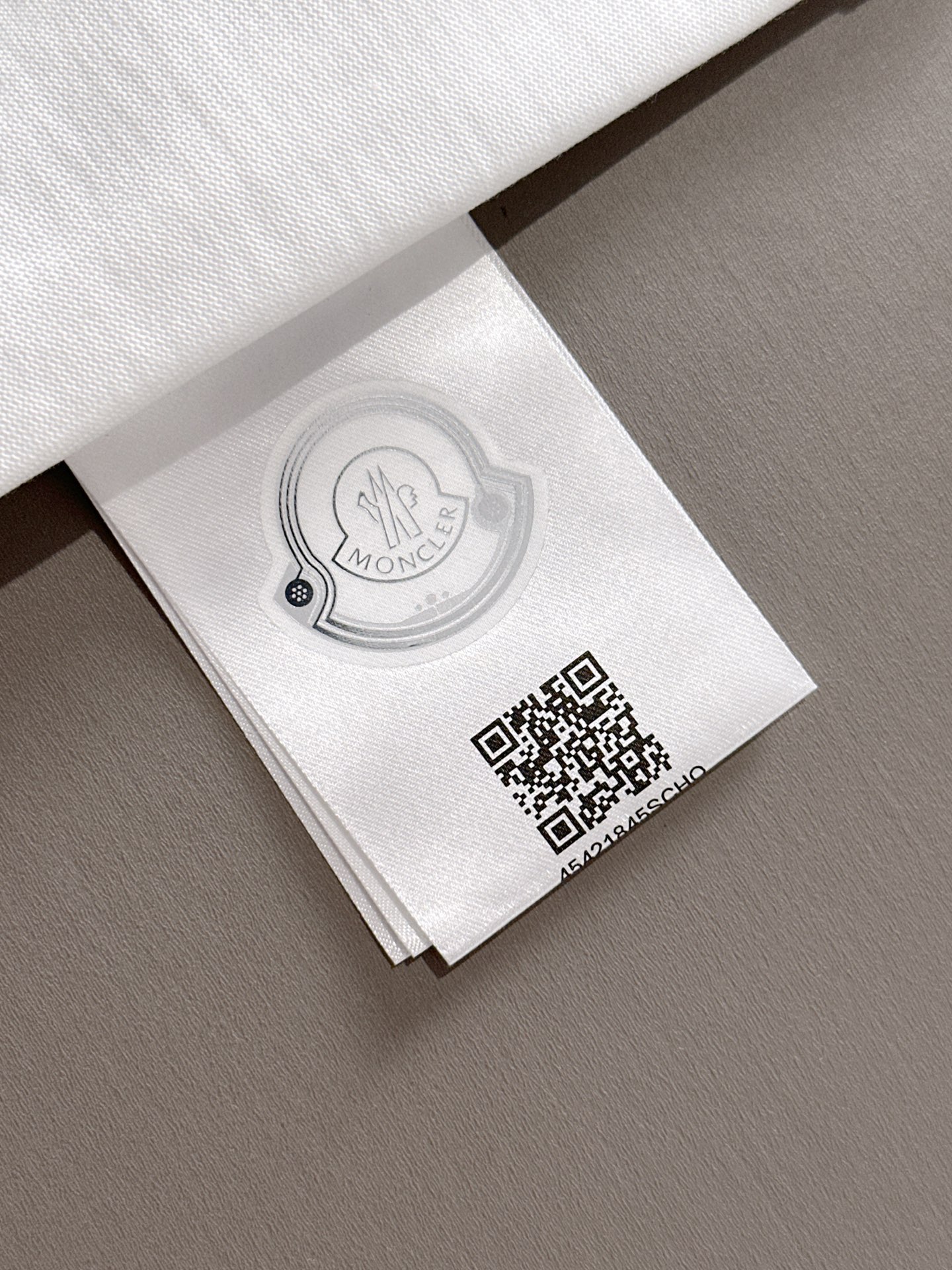  蒙口 2025春夏新款男女同款👫短袖T恤，！定制专属纯棉面料，定制原版工艺螺纹，胸前重工字母logo工