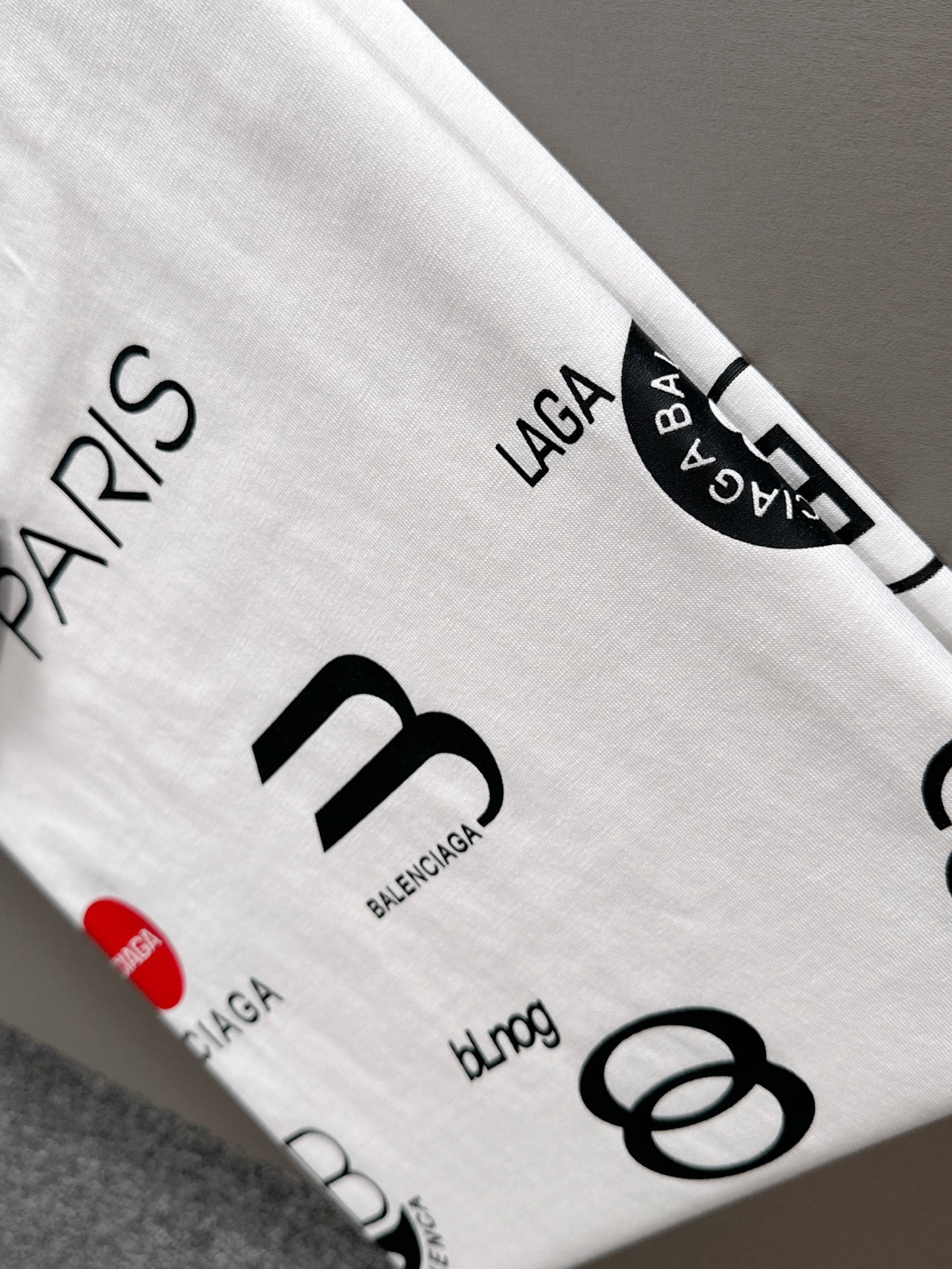  巴黎世家 2025春夏新款男女同款👫短袖T恤，！定制专属纯棉面料，定制原版工艺螺纹，胸前重工字母log