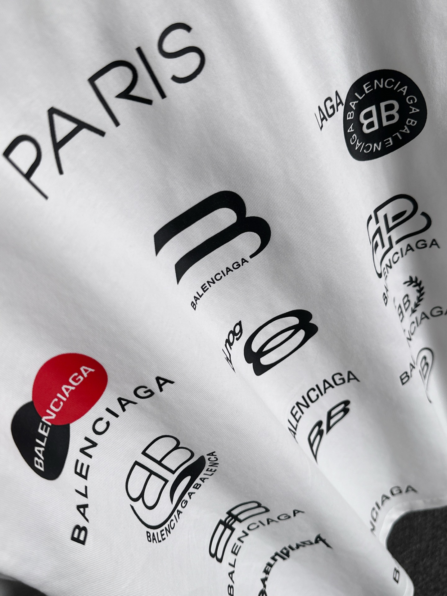  巴黎世家 2025春夏新款男女同款👫短袖T恤，！定制专属纯棉面料，定制原版工艺螺纹，胸前重工字母log