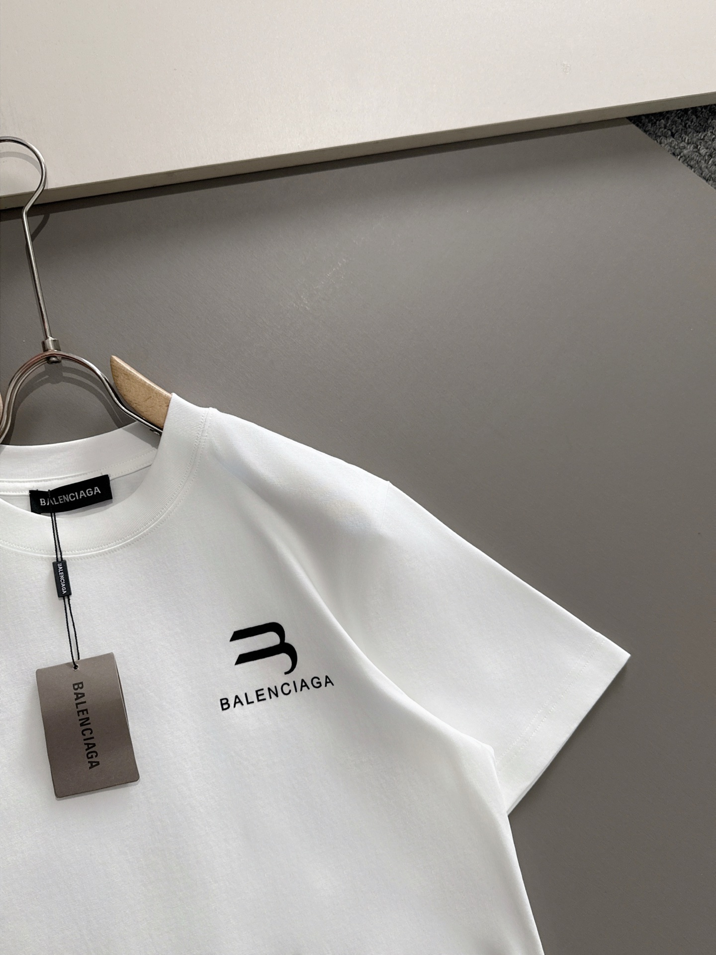  巴黎世家 2025春夏新款男女同款👫短袖T恤，！定制专属纯棉面料，定制原版工艺螺纹，胸前重工字母log