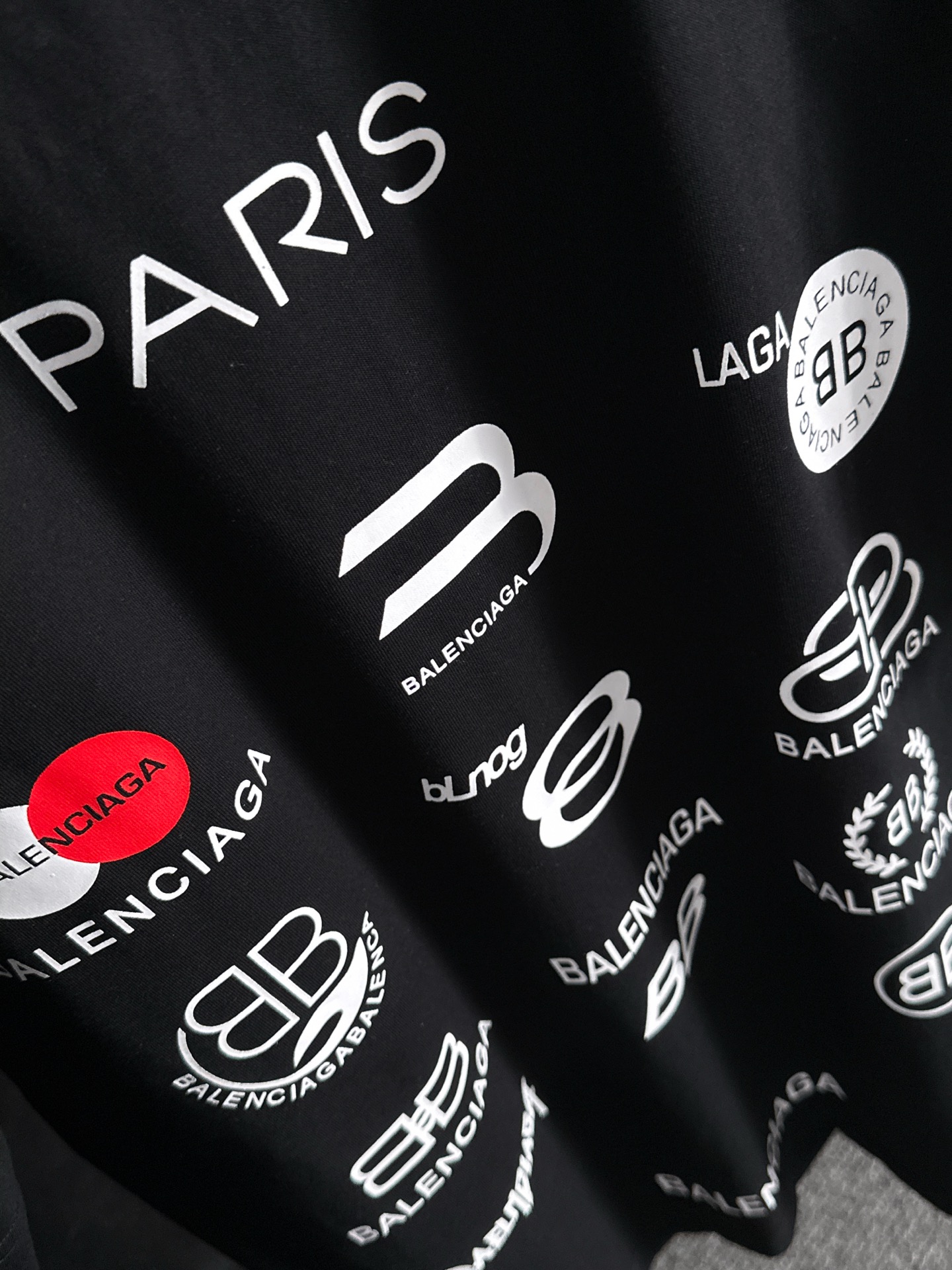  巴黎世家 2025春夏新款男女同款👫短袖T恤，！定制专属纯棉面料，定制原版工艺螺纹，胸前重工字母log