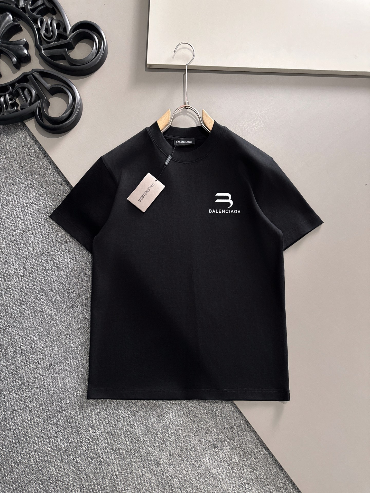  巴黎世家 2025春夏新款男女同款👫短袖T恤，！定制专属纯棉面料，定制原版工艺螺纹，胸前重工字母log