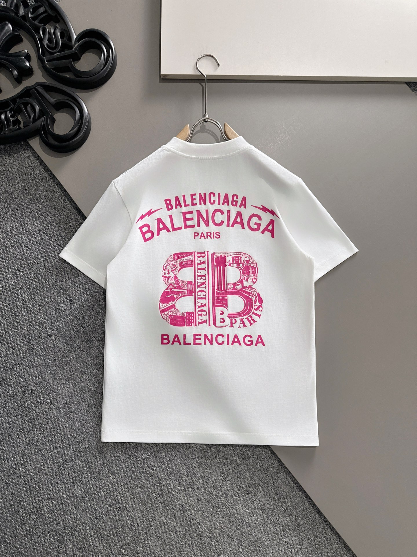  巴黎世家 2025春夏新款男女同款👫短袖T恤，！定制专属纯棉面料，定制原版工艺螺纹，胸前重工字母log