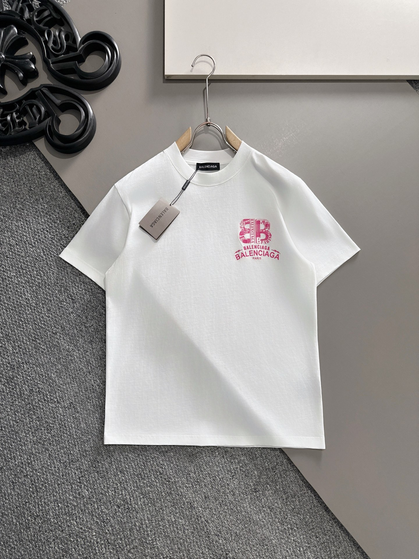  巴黎世家 2025春夏新款男女同款👫短袖T恤，！定制专属纯棉面料，定制原版工艺螺纹，胸前重工字母log