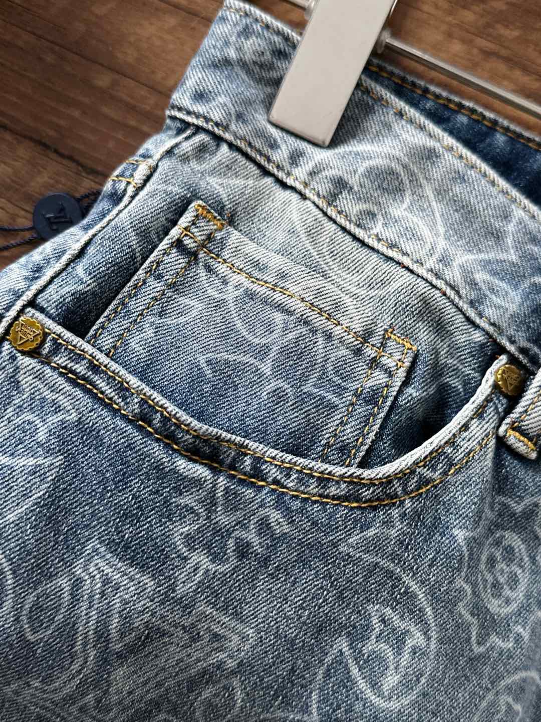 LV 2025早秋新款男士休闲牛仔裤，顶级品质！渠道订单，官网同步出售！！原厂订制牛仔全棉材质！适合休闲