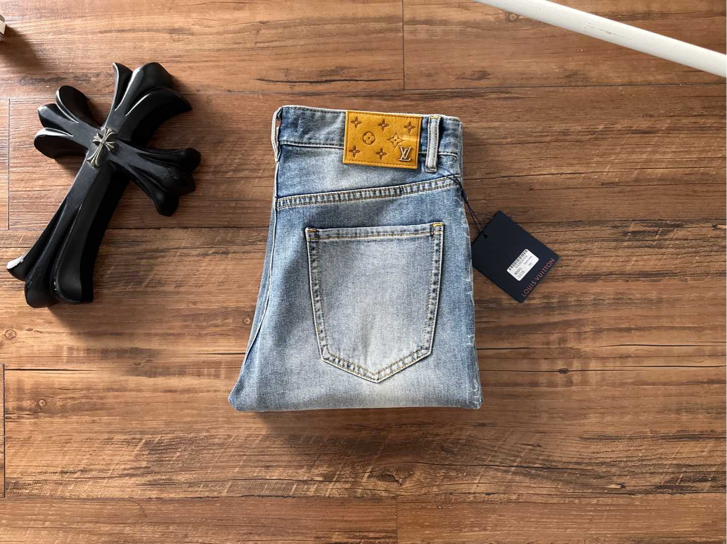 LV 2025早秋新款男士休闲牛仔裤，顶级品质！渠道订单，官网同步出售！！原厂订制牛仔全棉材质！适合休闲