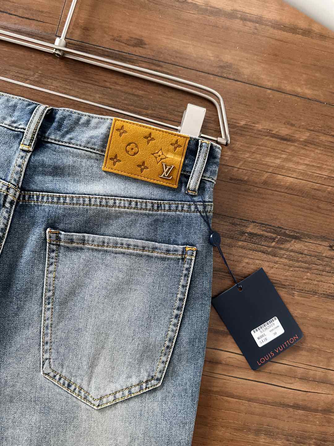 LV 2025早秋新款男士休闲牛仔裤，顶级品质！渠道订单，官网同步出售！！原厂订制牛仔全棉材质！适合休闲