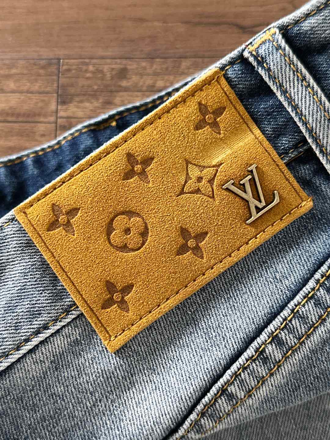 LV 2025早秋新款男士休闲牛仔裤，顶级品质！渠道订单，官网同步出售！！原厂订制牛仔全棉材质！适合休闲