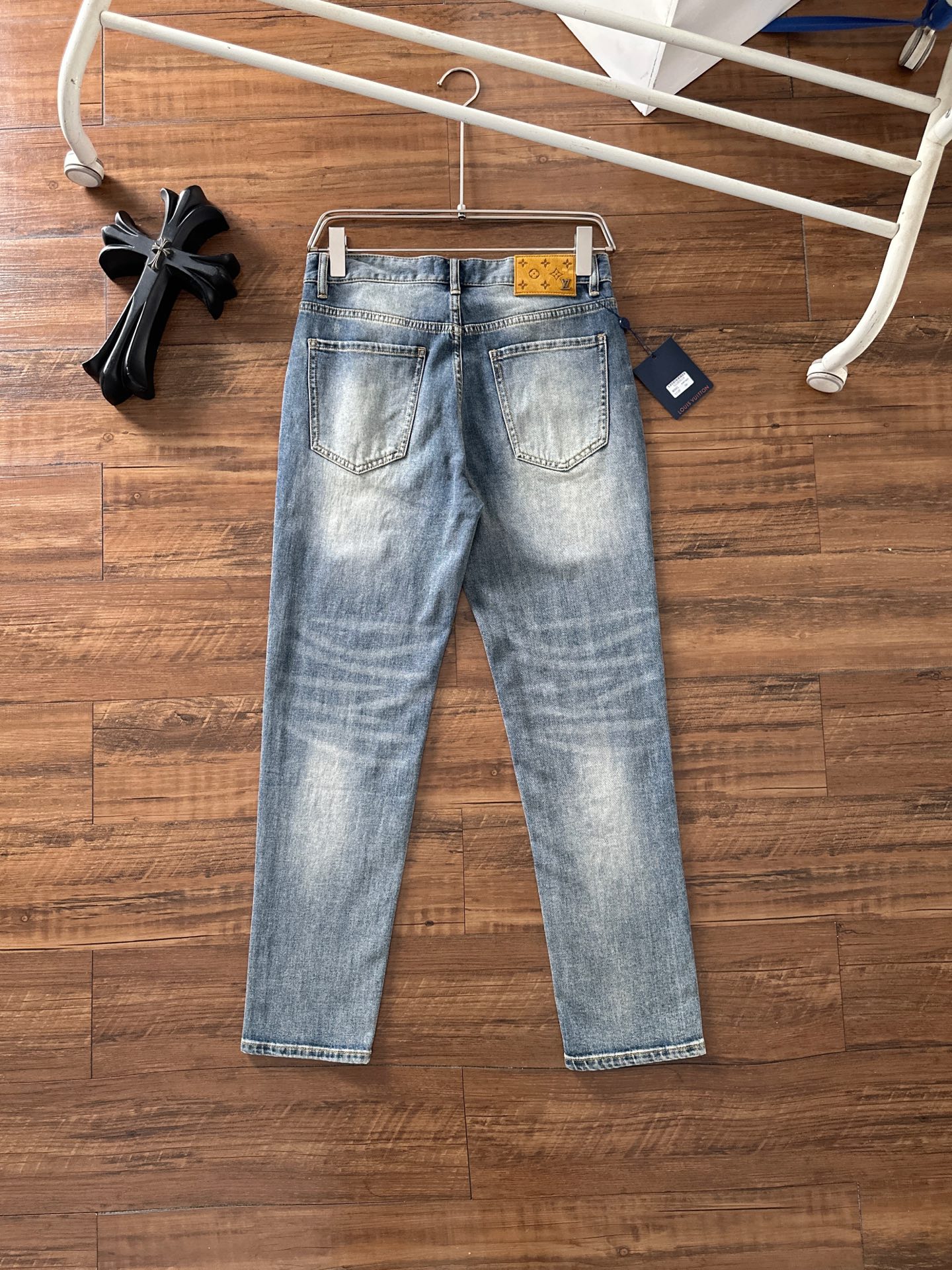 LV 2025早秋新款男士休闲牛仔裤，顶级品质！渠道订单，官网同步出售！！原厂订制牛仔全棉材质！适合休闲