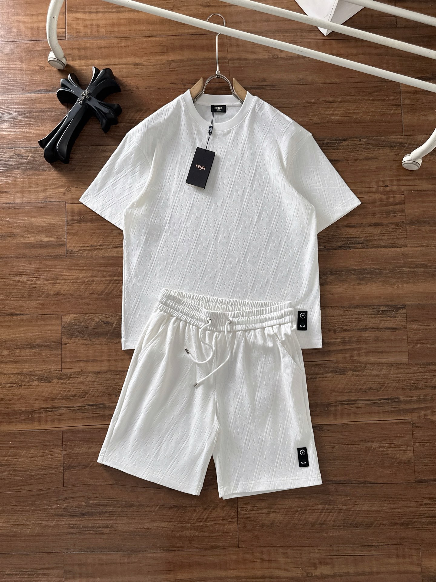 NO:473452,/Set Fendi 25/ss Spring and Summer New Cotton Set Perfect Jacquard Logo Top Hardware + Top Fabric Customization (One Set Not Disassembled) Standard Style Black White Two Colors Men and Women Same Model Number M L XL XXL XXXL,,fendi,alexander wang19860909/套 芬迪 25/ss春夏新款棉质套装 完美提花标识 顶级五金+顶级面料定制（一套不拆） 标准版型 黑 白 两色 男女同款 码数M L XL XXL XXXL,,fendi,alexander wang,Men's clothing