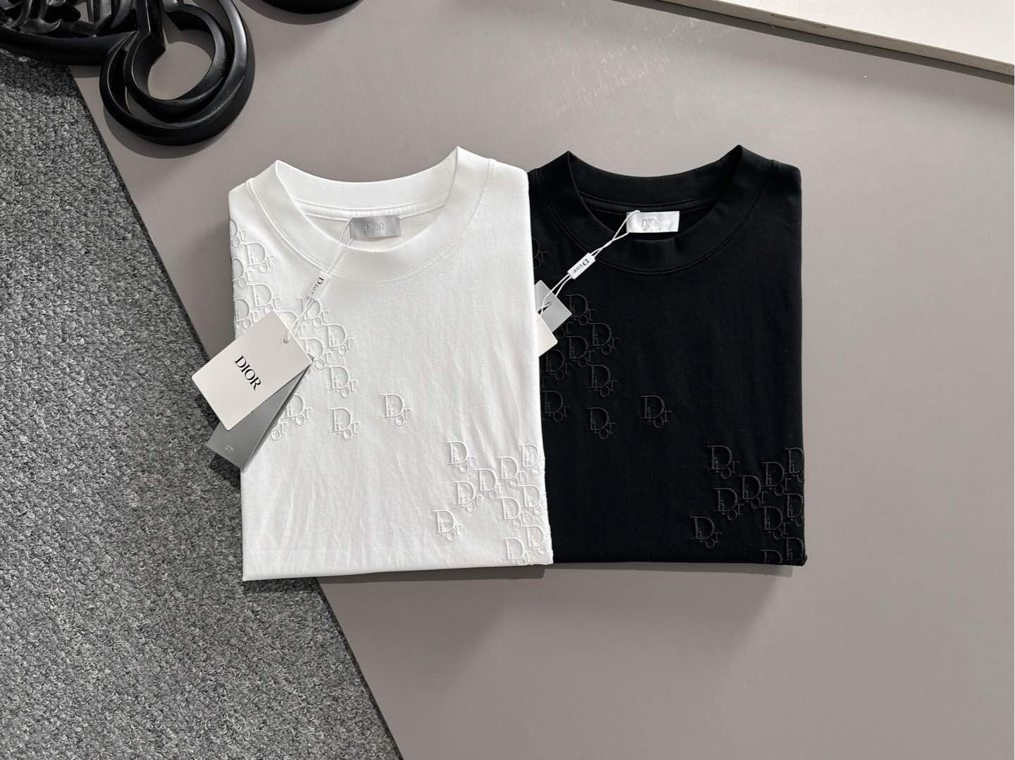  迪奥 2025春夏新款男女同款👫短袖T恤，！定制专属纯棉面料，定制原版工艺螺纹，胸前重工字母logo工
