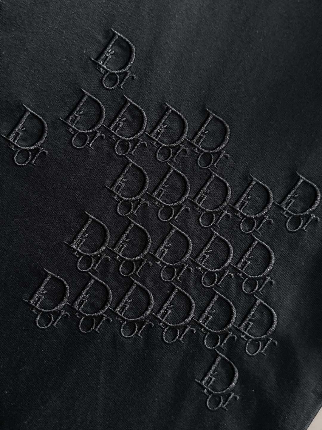  迪奥 2025春夏新款男女同款👫短袖T恤，！定制专属纯棉面料，定制原版工艺螺纹，胸前重工字母logo工