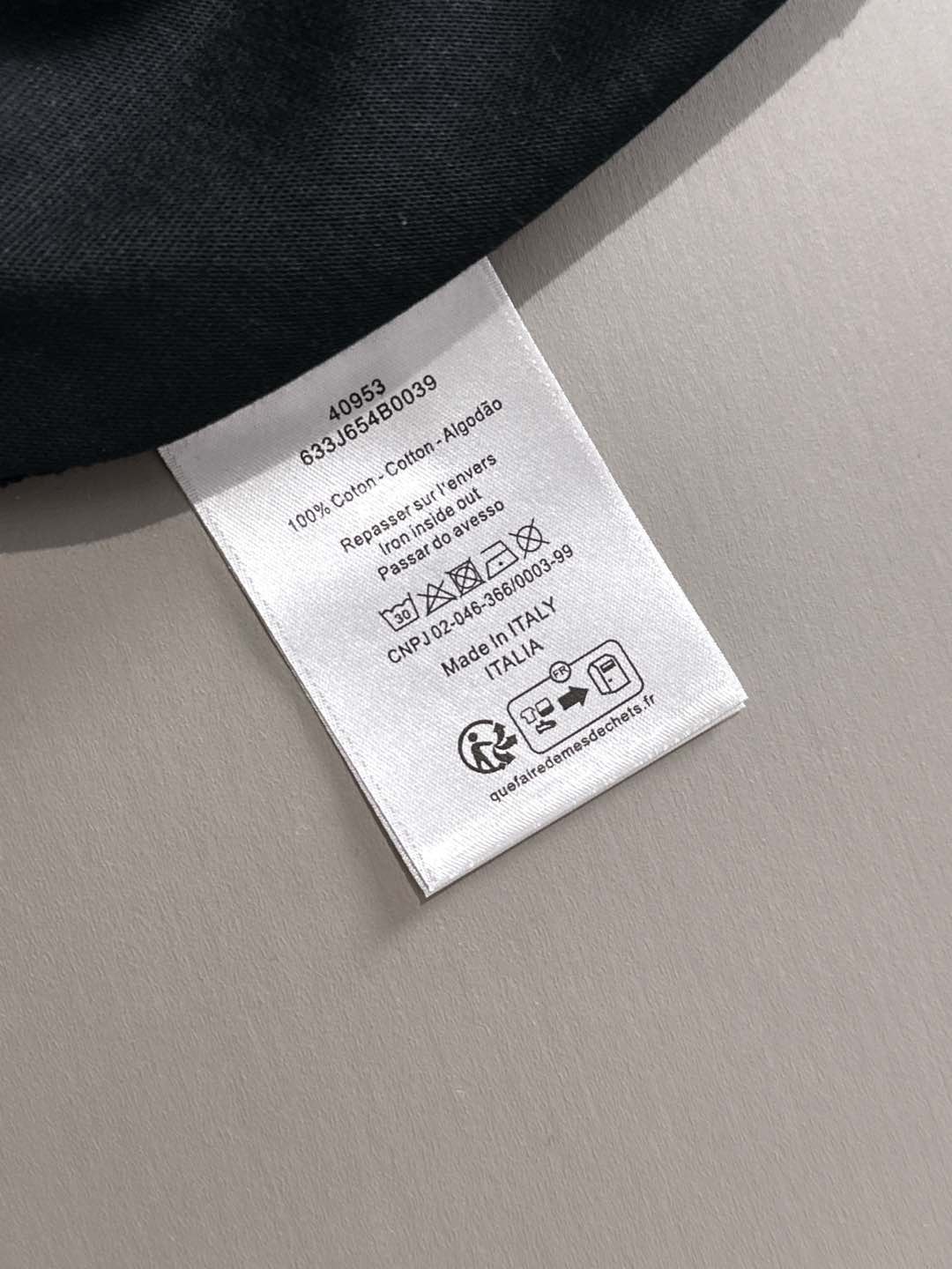  迪奥 2025春夏新款男女同款👫短袖T恤，！定制专属纯棉面料，定制原版工艺螺纹，胸前重工字母logo工