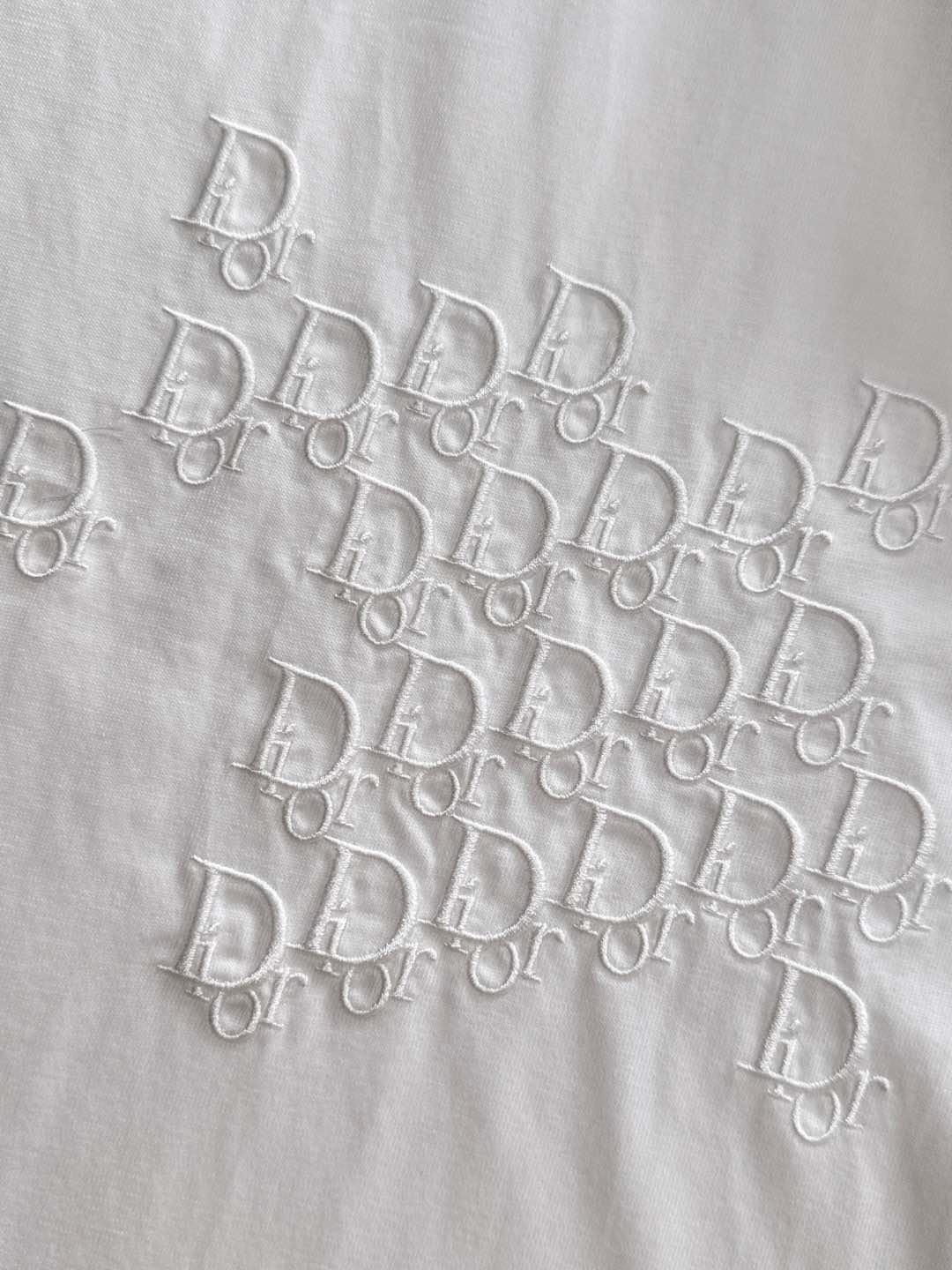  迪奥 2025春夏新款男女同款👫短袖T恤，！定制专属纯棉面料，定制原版工艺螺纹，胸前重工字母logo工