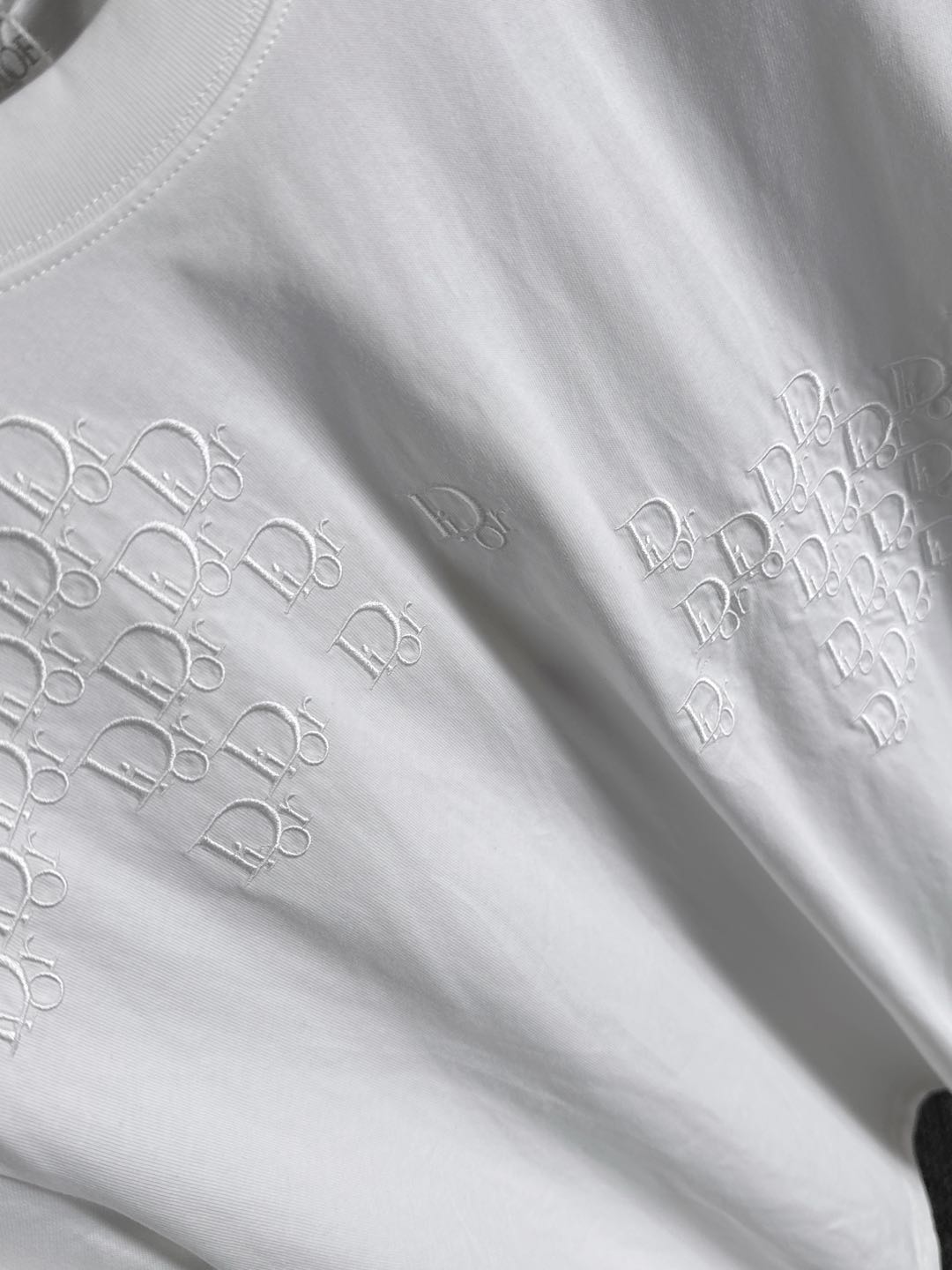  迪奥 2025春夏新款男女同款👫短袖T恤，！定制专属纯棉面料，定制原版工艺螺纹，胸前重工字母logo工