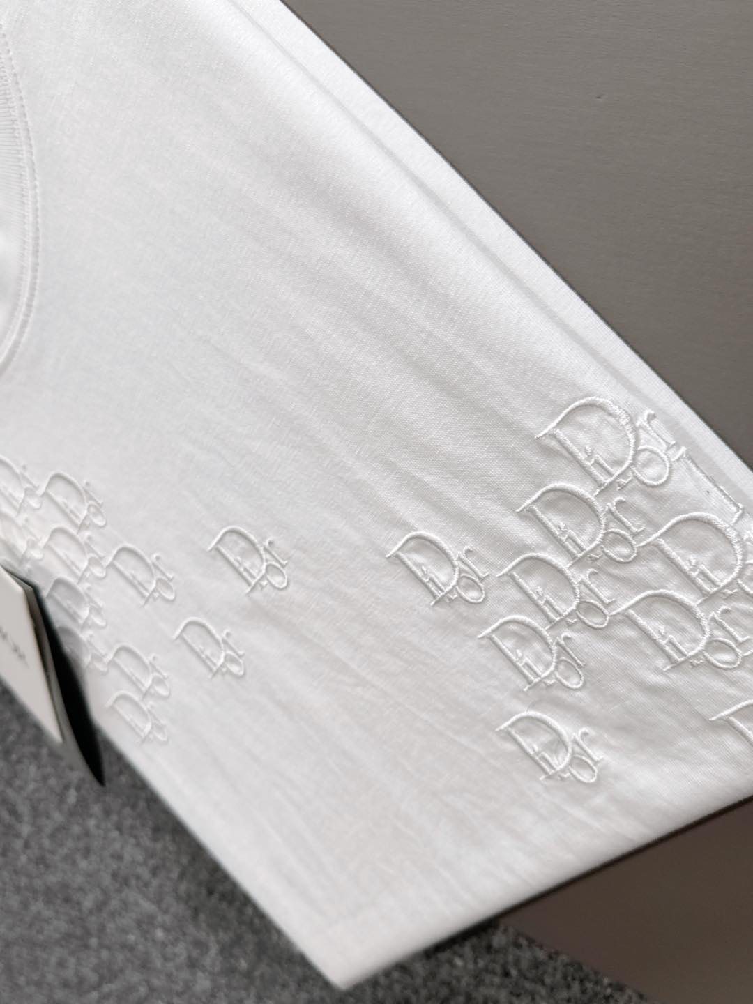  迪奥 2025春夏新款男女同款👫短袖T恤，！定制专属纯棉面料，定制原版工艺螺纹，胸前重工字母logo工