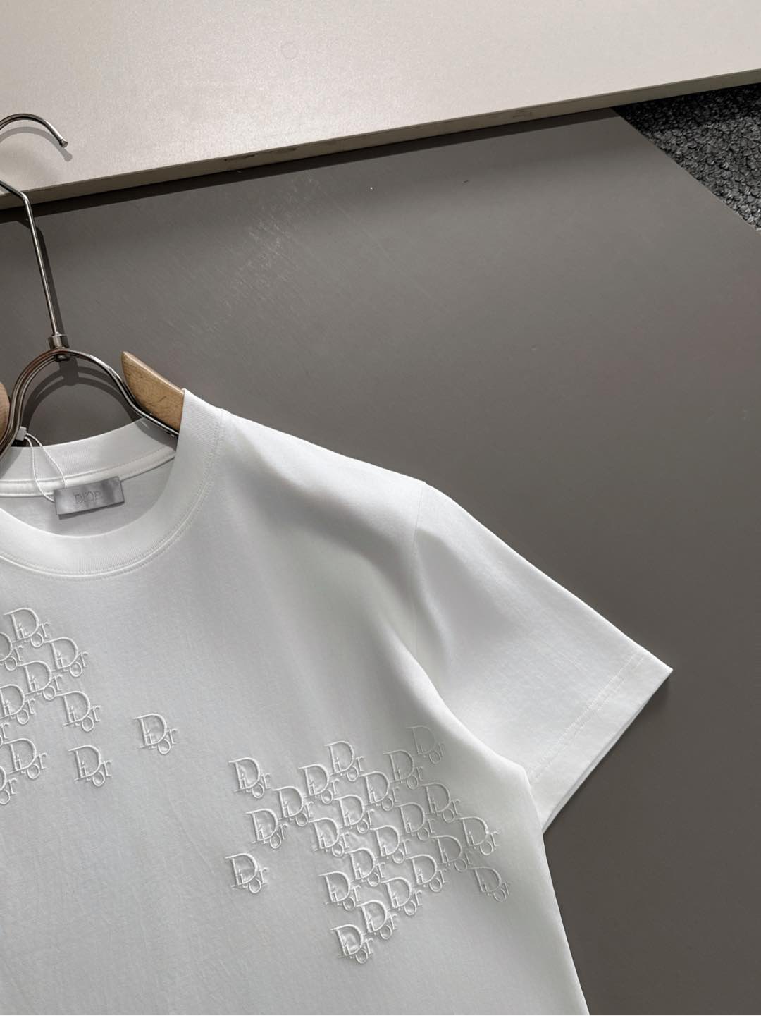  迪奥 2025春夏新款男女同款👫短袖T恤，！定制专属纯棉面料，定制原版工艺螺纹，胸前重工字母logo工