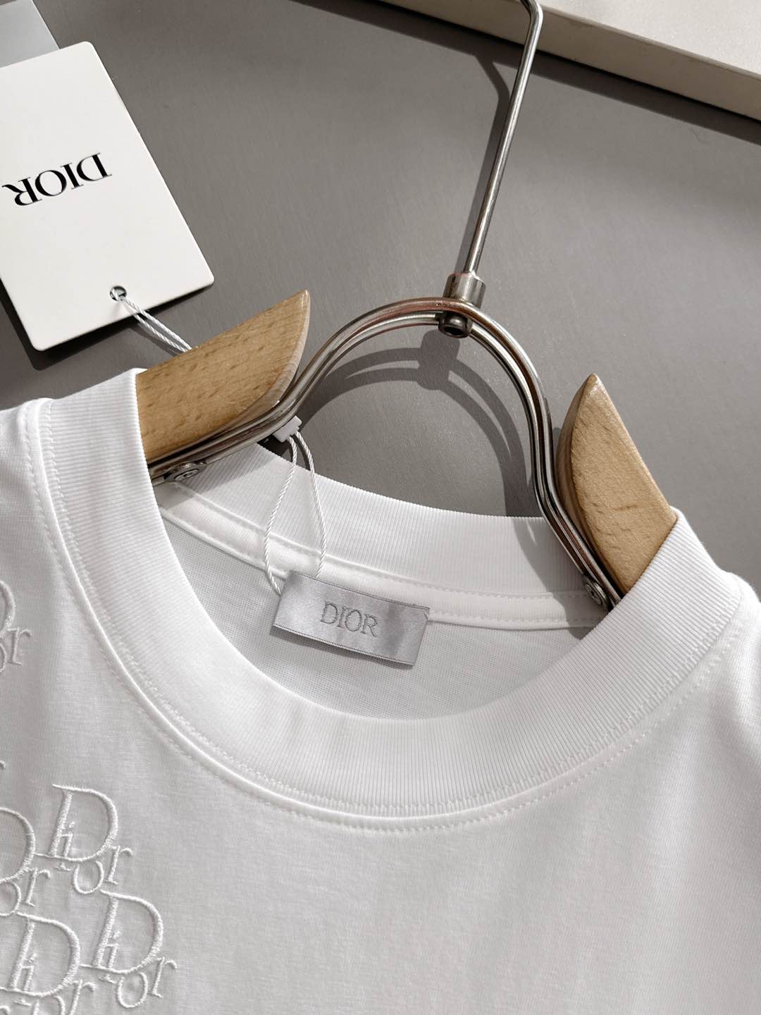  迪奥 2025春夏新款男女同款👫短袖T恤，！定制专属纯棉面料，定制原版工艺螺纹，胸前重工字母logo工