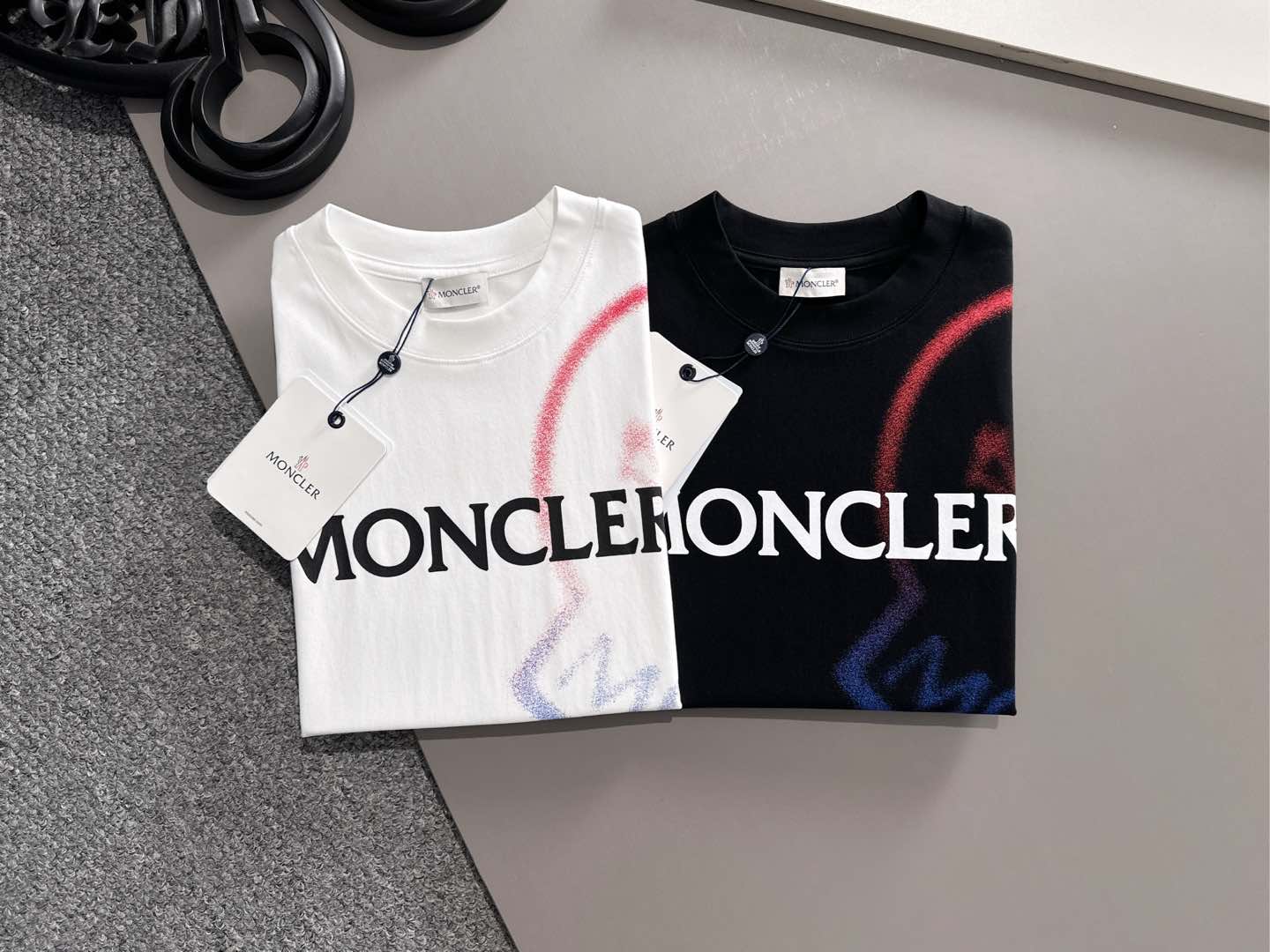  蒙口 2025春夏新款男女同款👫短袖T恤，！定制专属纯棉面料，定制原版工艺螺纹，胸前重工字母logo工